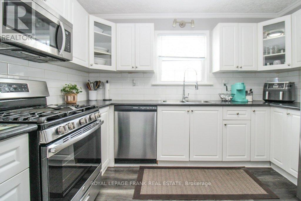 












129 ARTHUR AVENUE

,
Peterborough (Otonabee Ward 1),




Ontario
K9J5X7

