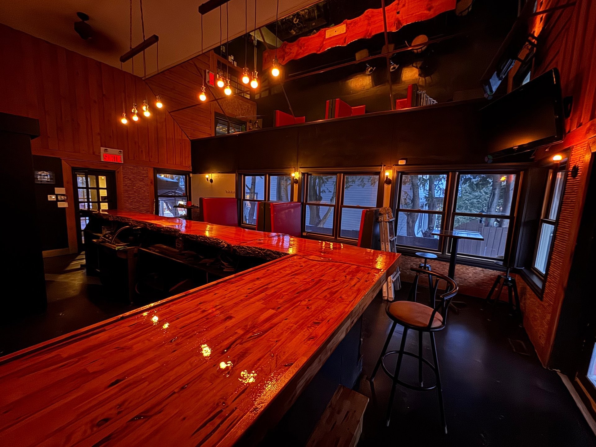 









11


Av. de la Gare

,
Saint-Sauveur,




QC
J0R1R0

