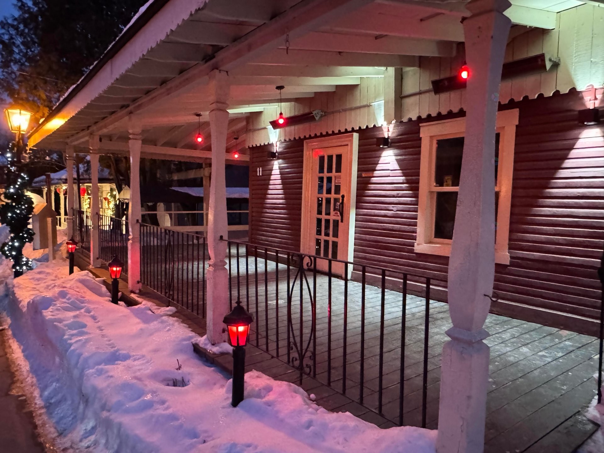 









11


Av. de la Gare

,
Saint-Sauveur,




QC
J0R1R0

