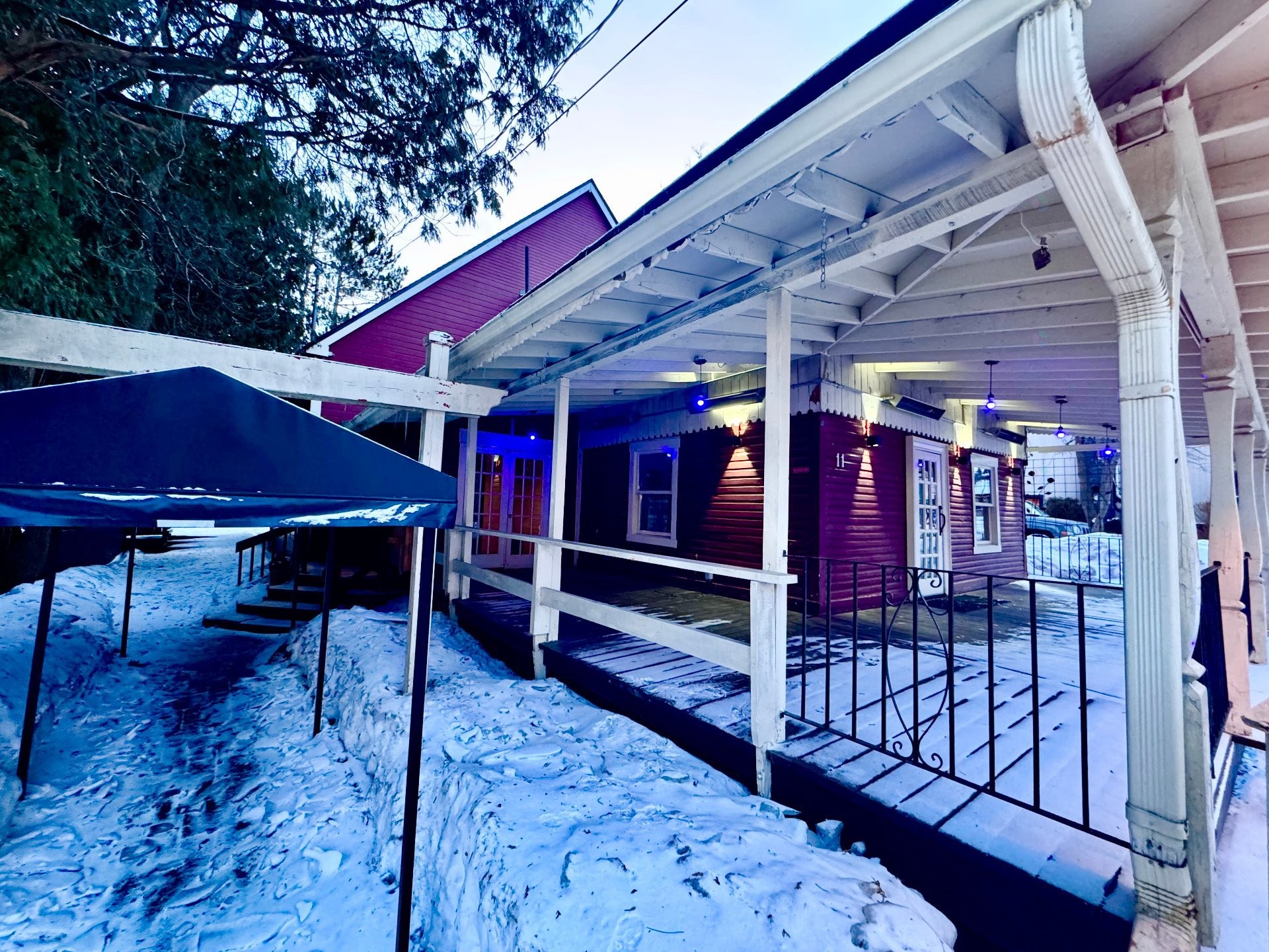 









11


Av. de la Gare

,
Saint-Sauveur,




QC
J0R1R0

