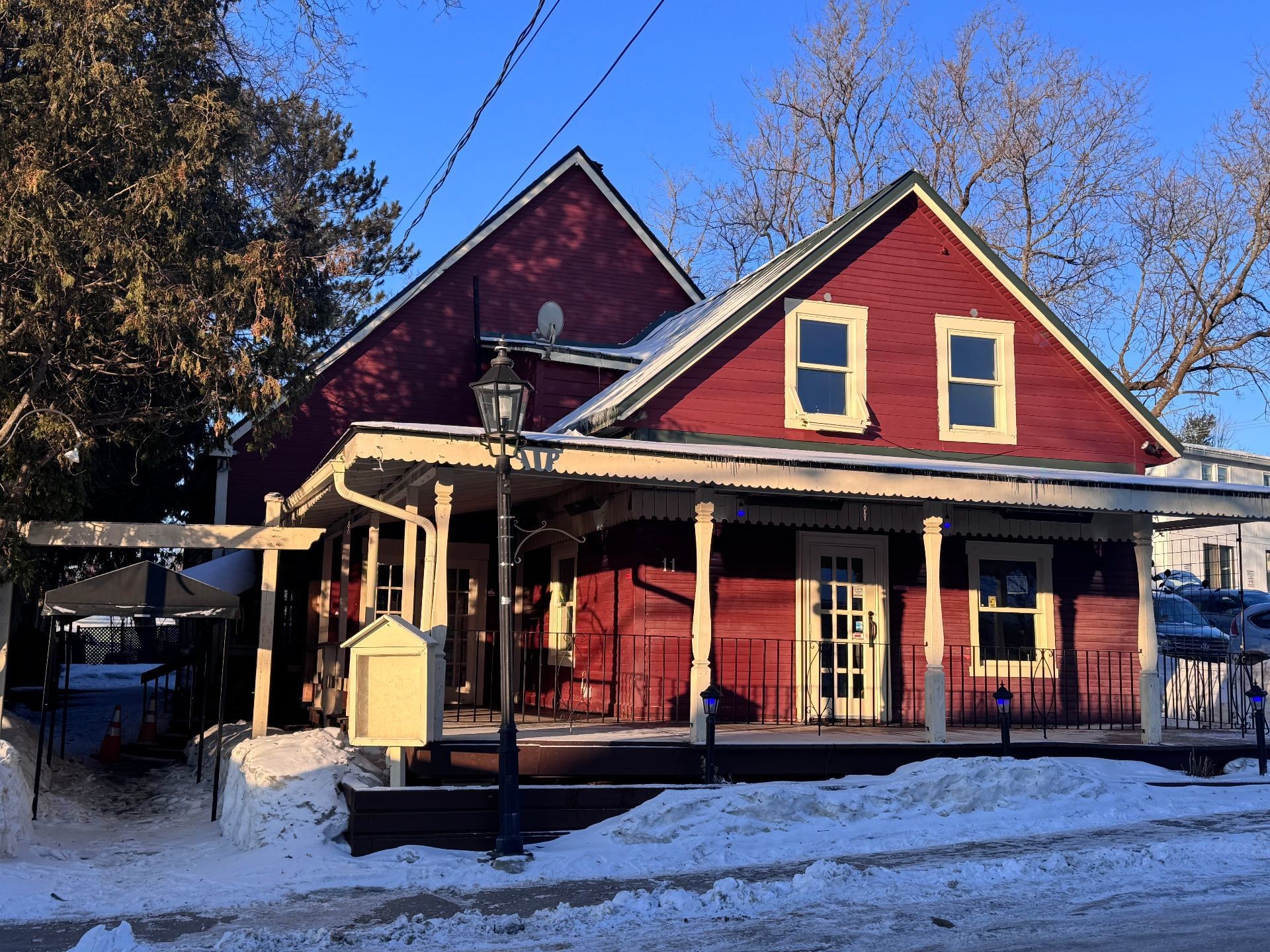 









11


Av. de la Gare

,
Saint-Sauveur,




QC
J0R1R0

