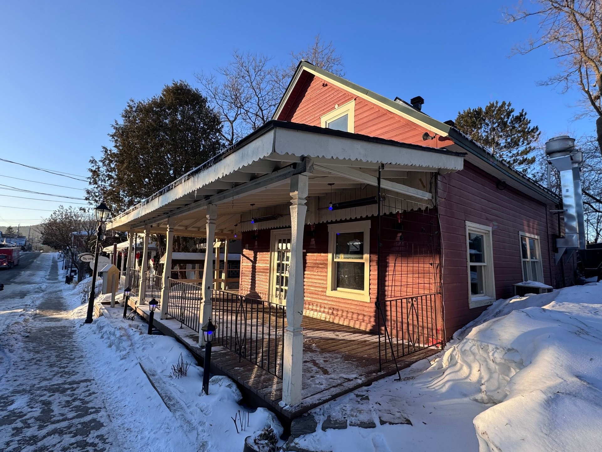 









11


Av. de la Gare

,
Saint-Sauveur,




QC
J0R1R0

