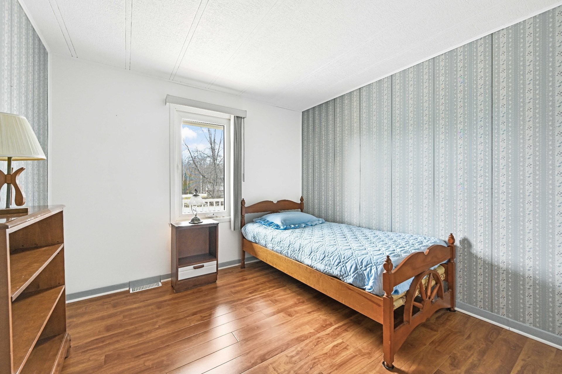 









208


Rue Prairie

,
Saint-Jean-sur-Richelieu,




QC
J2Y1G2

