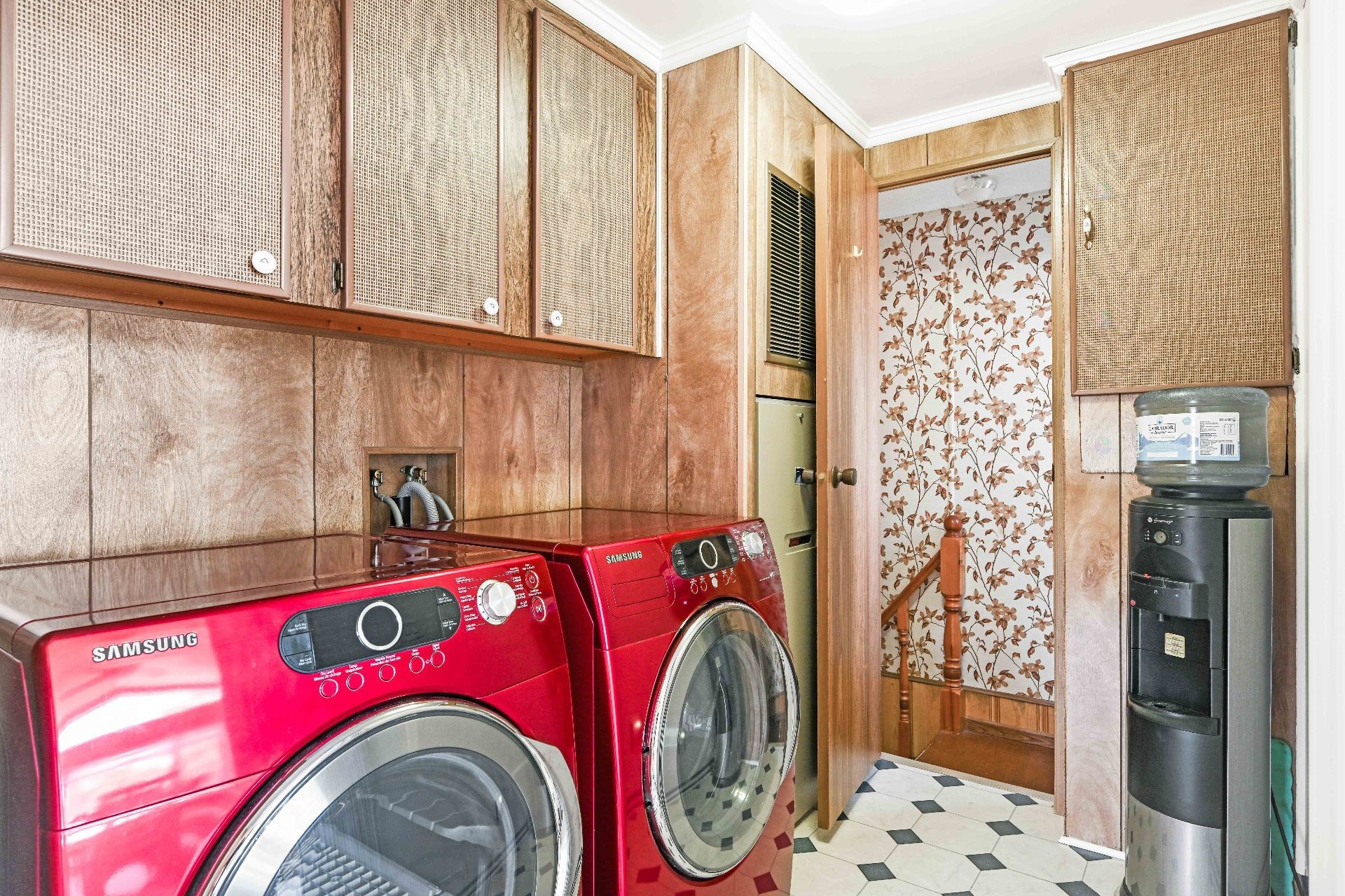 









208


Rue Prairie

,
Saint-Jean-sur-Richelieu,




QC
J2Y1G2

