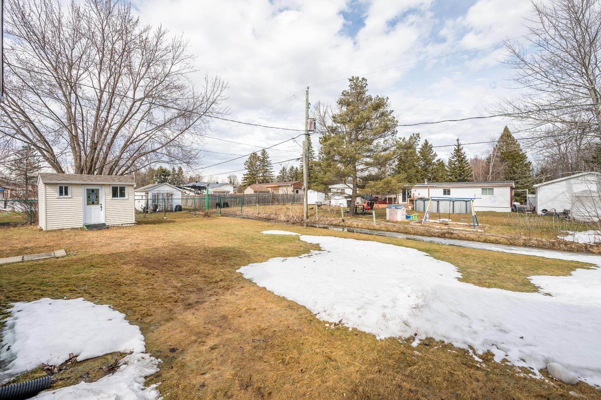 









208


Rue Prairie

,
Saint-Jean-sur-Richelieu,




QC
J2Y1G2

