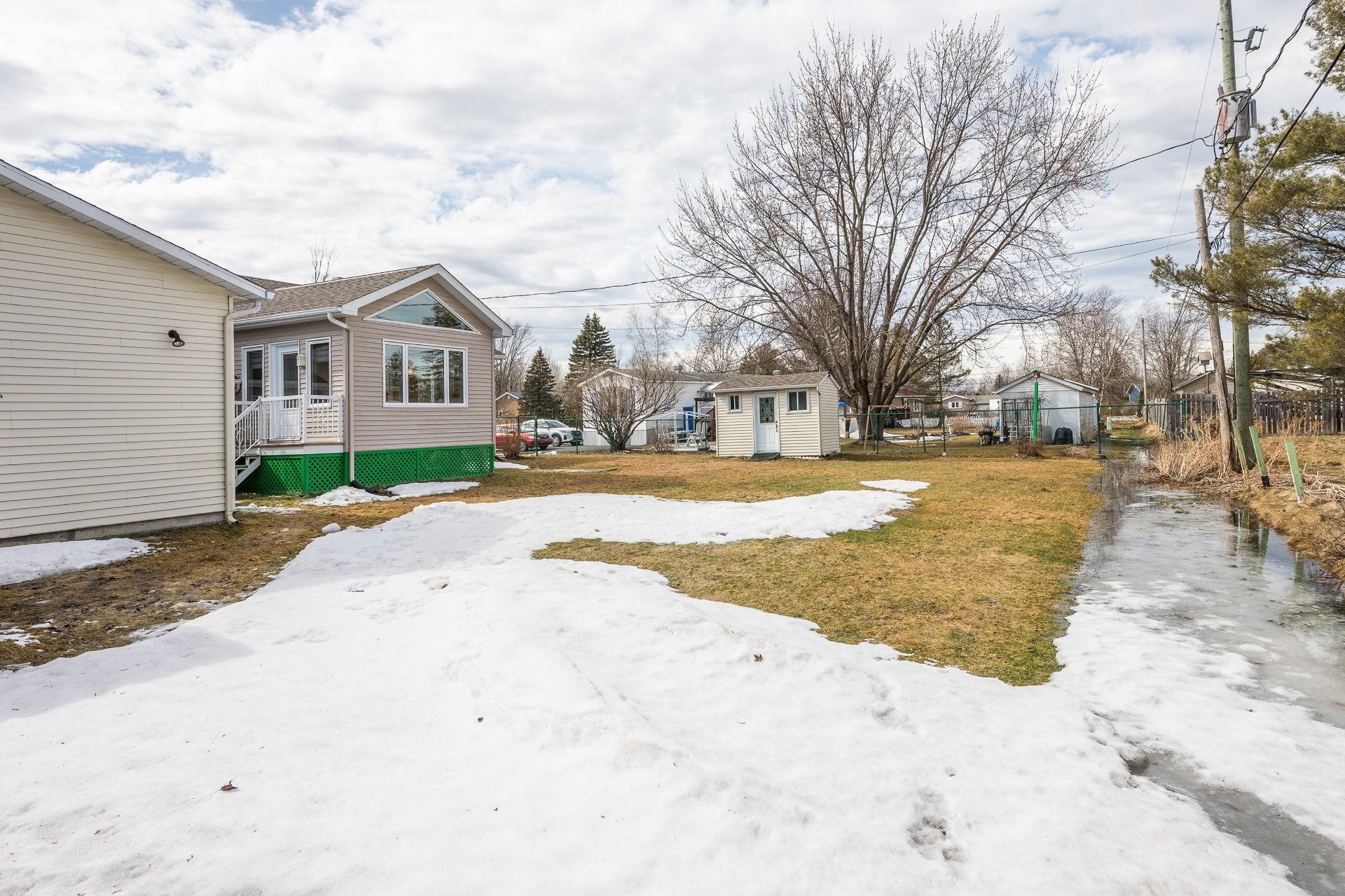 









208


Rue Prairie

,
Saint-Jean-sur-Richelieu,




QC
J2Y1G2

