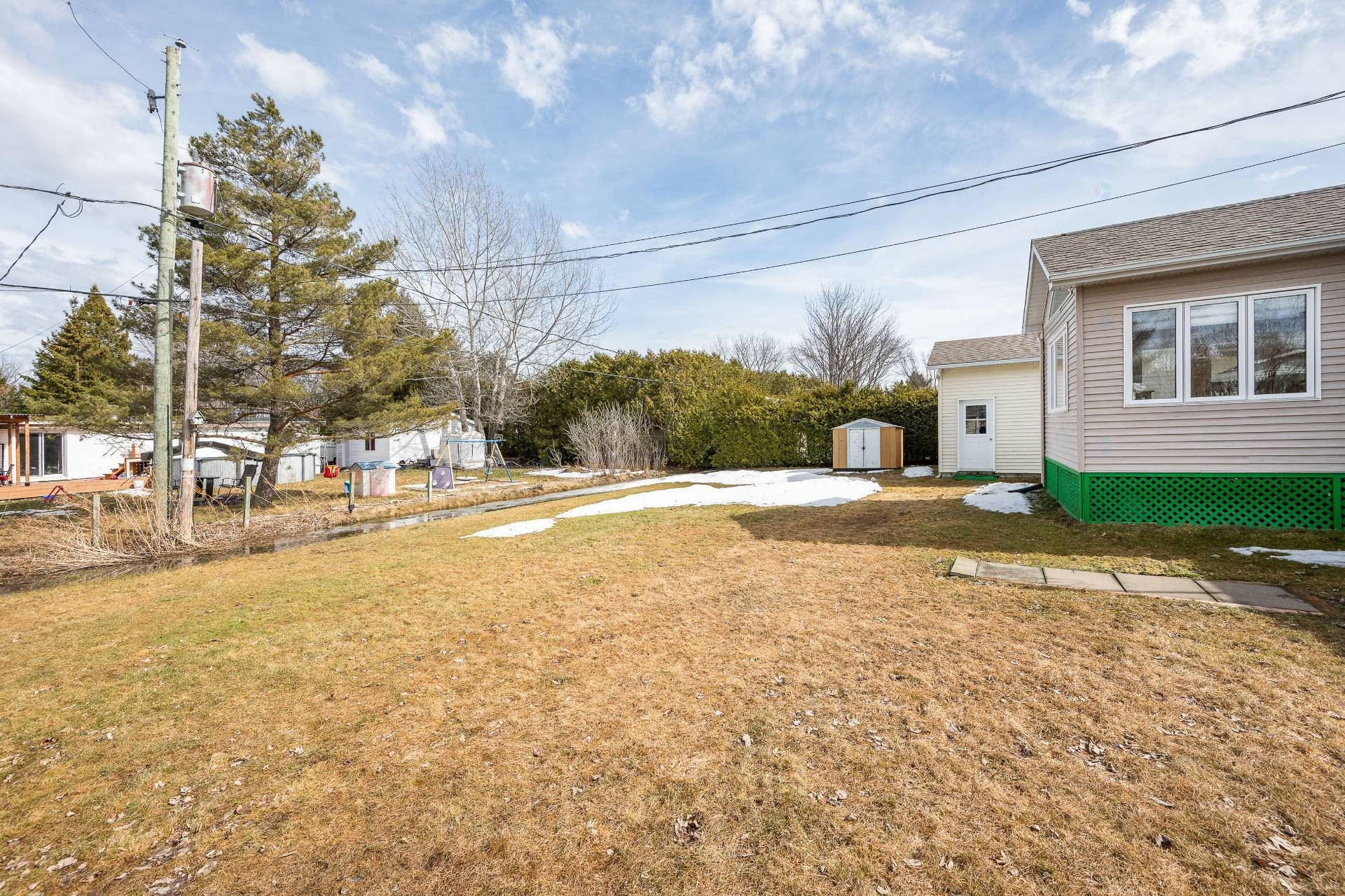 









208


Rue Prairie

,
Saint-Jean-sur-Richelieu,




QC
J2Y1G2

