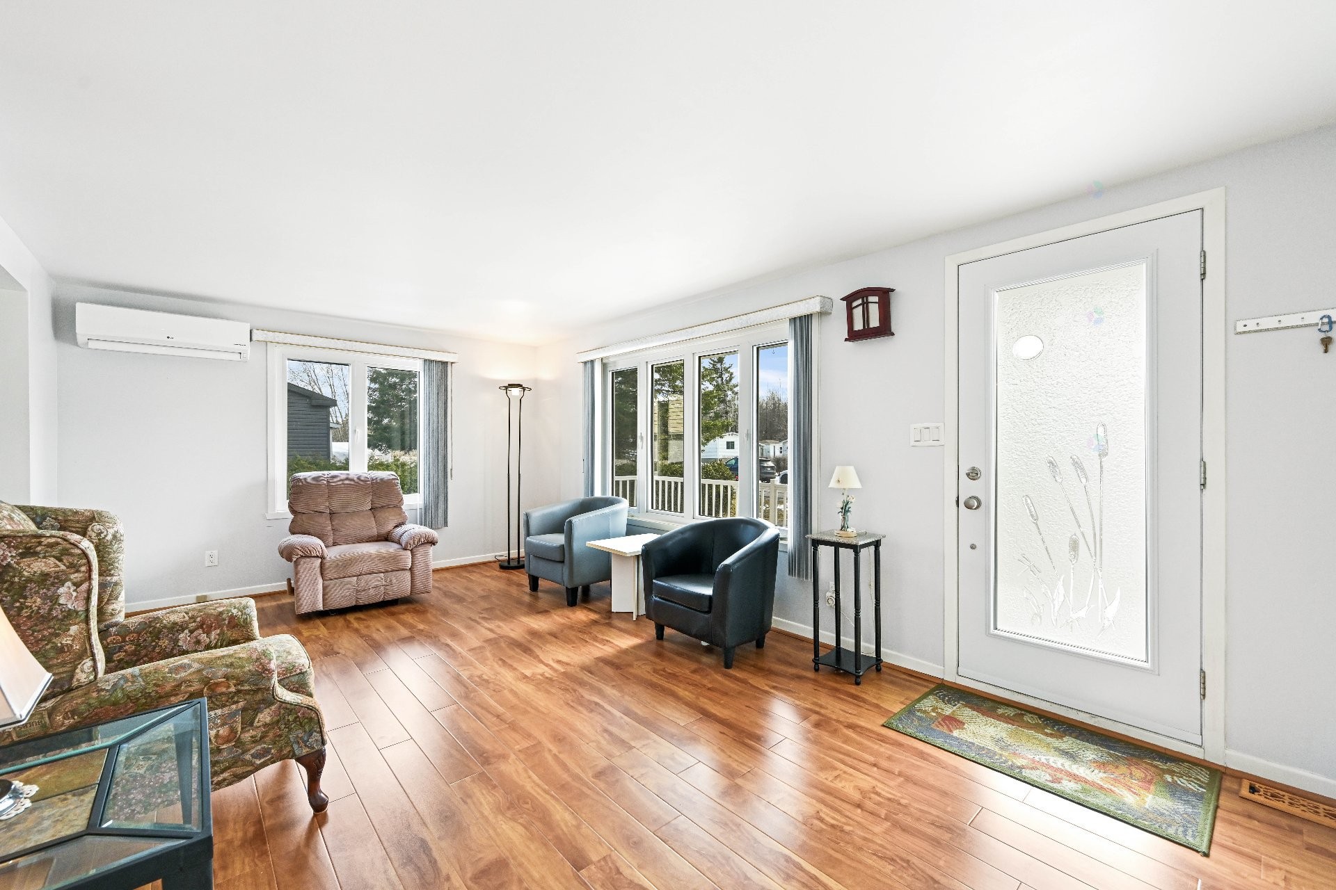 









208


Rue Prairie

,
Saint-Jean-sur-Richelieu,




QC
J2Y1G2

