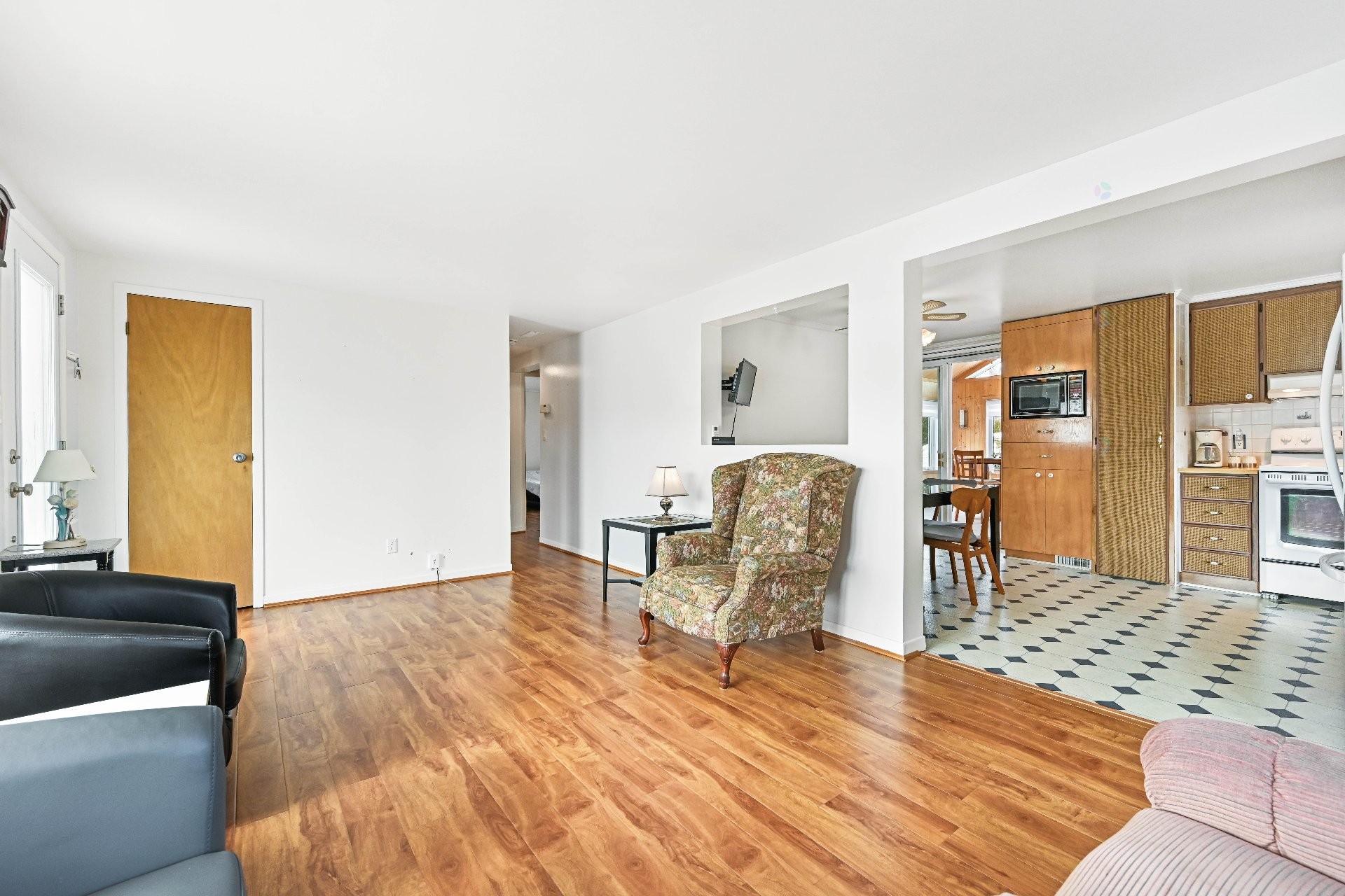 









208


Rue Prairie

,
Saint-Jean-sur-Richelieu,




QC
J2Y1G2

