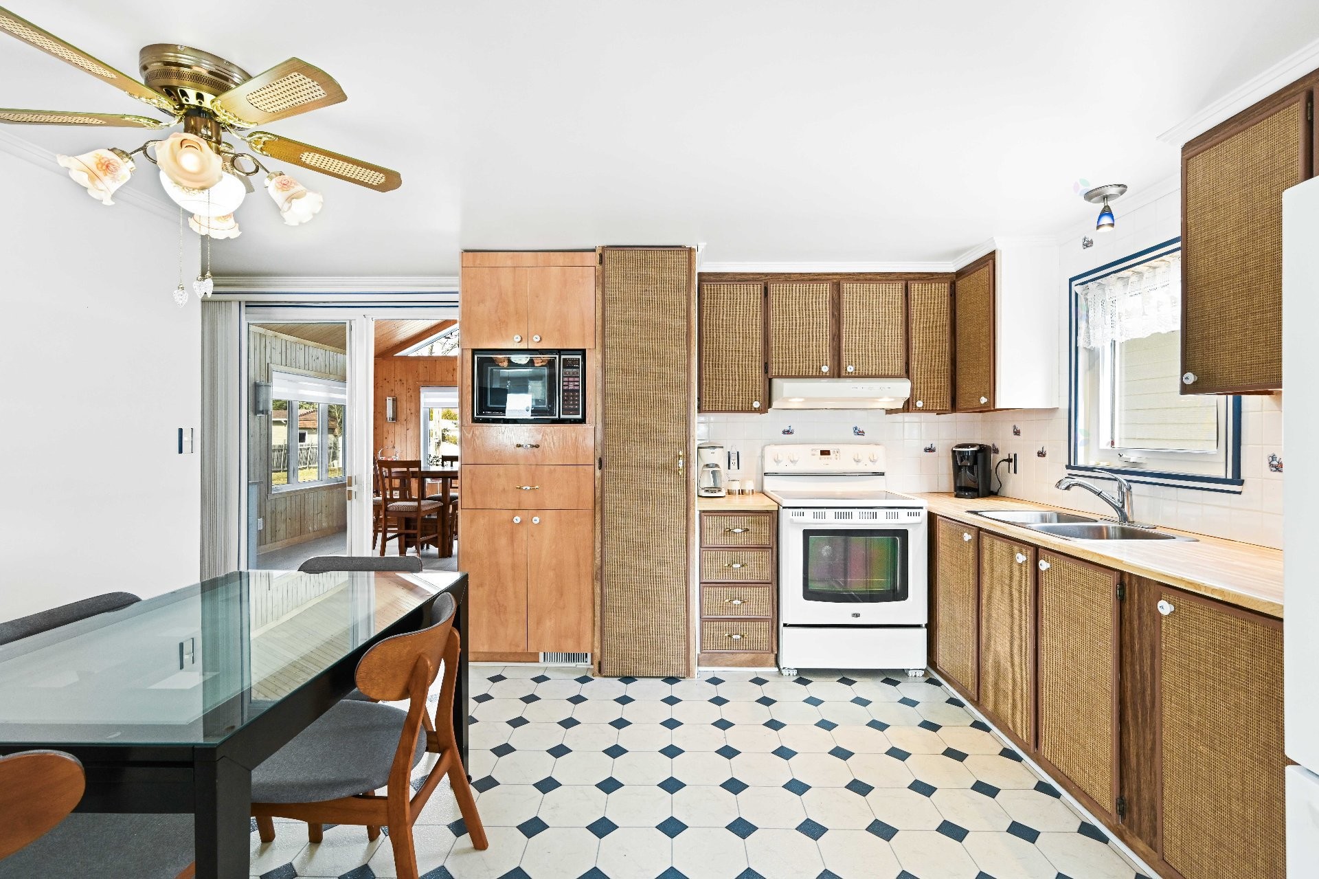 









208


Rue Prairie

,
Saint-Jean-sur-Richelieu,




QC
J2Y1G2

