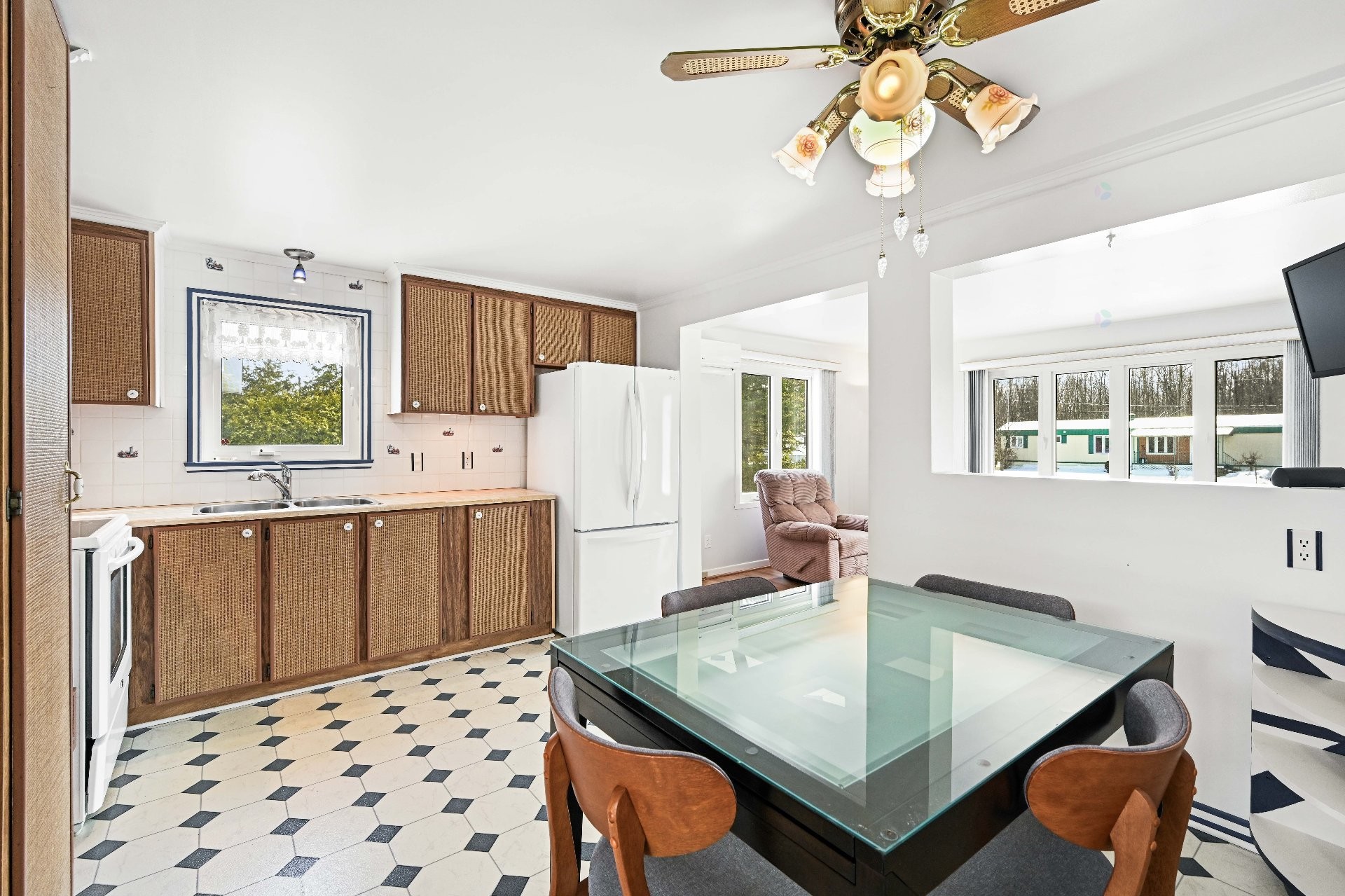 









208


Rue Prairie

,
Saint-Jean-sur-Richelieu,




QC
J2Y1G2

