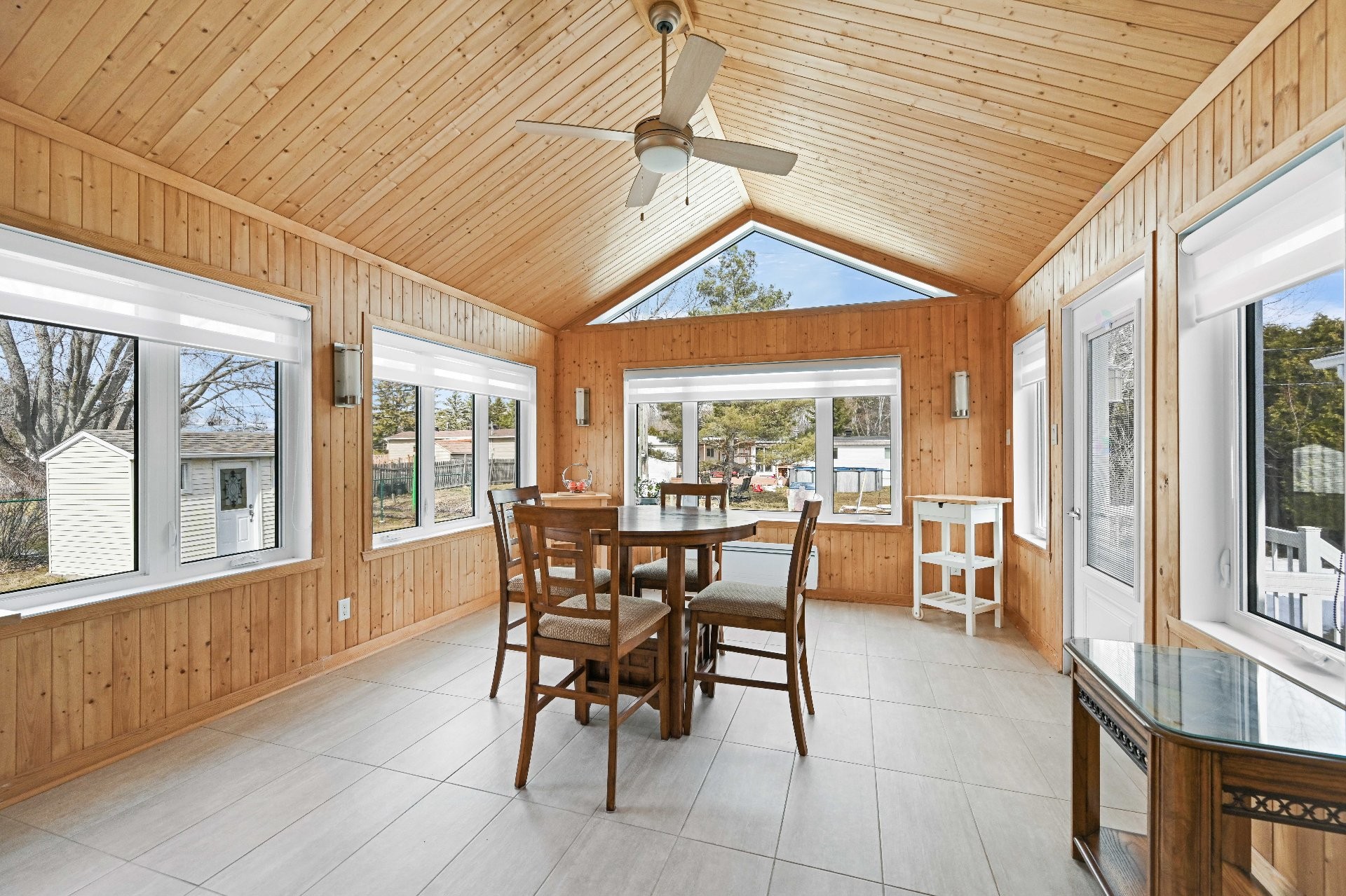 









208


Rue Prairie

,
Saint-Jean-sur-Richelieu,




QC
J2Y1G2

