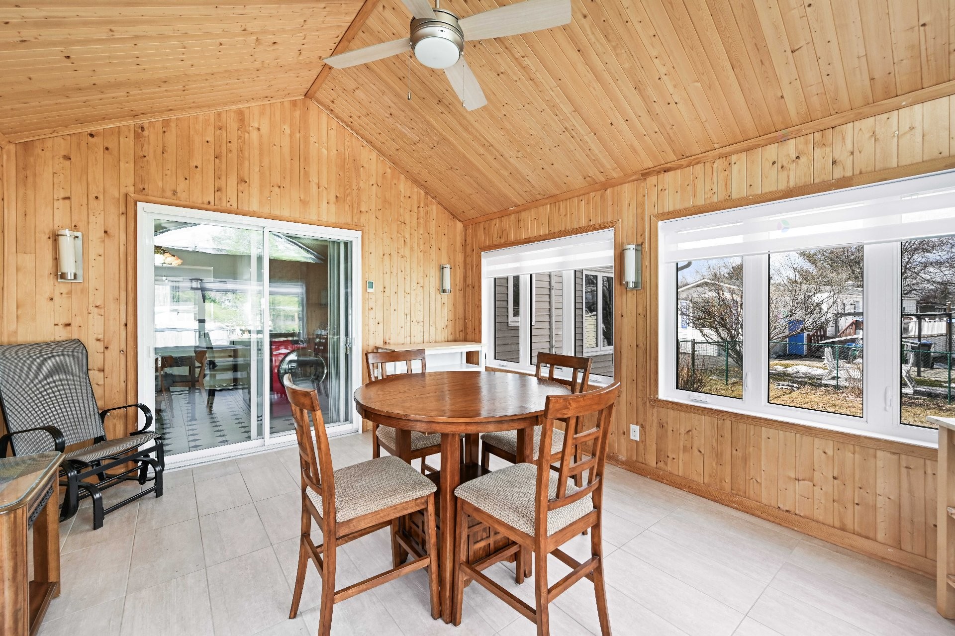 









208


Rue Prairie

,
Saint-Jean-sur-Richelieu,




QC
J2Y1G2

