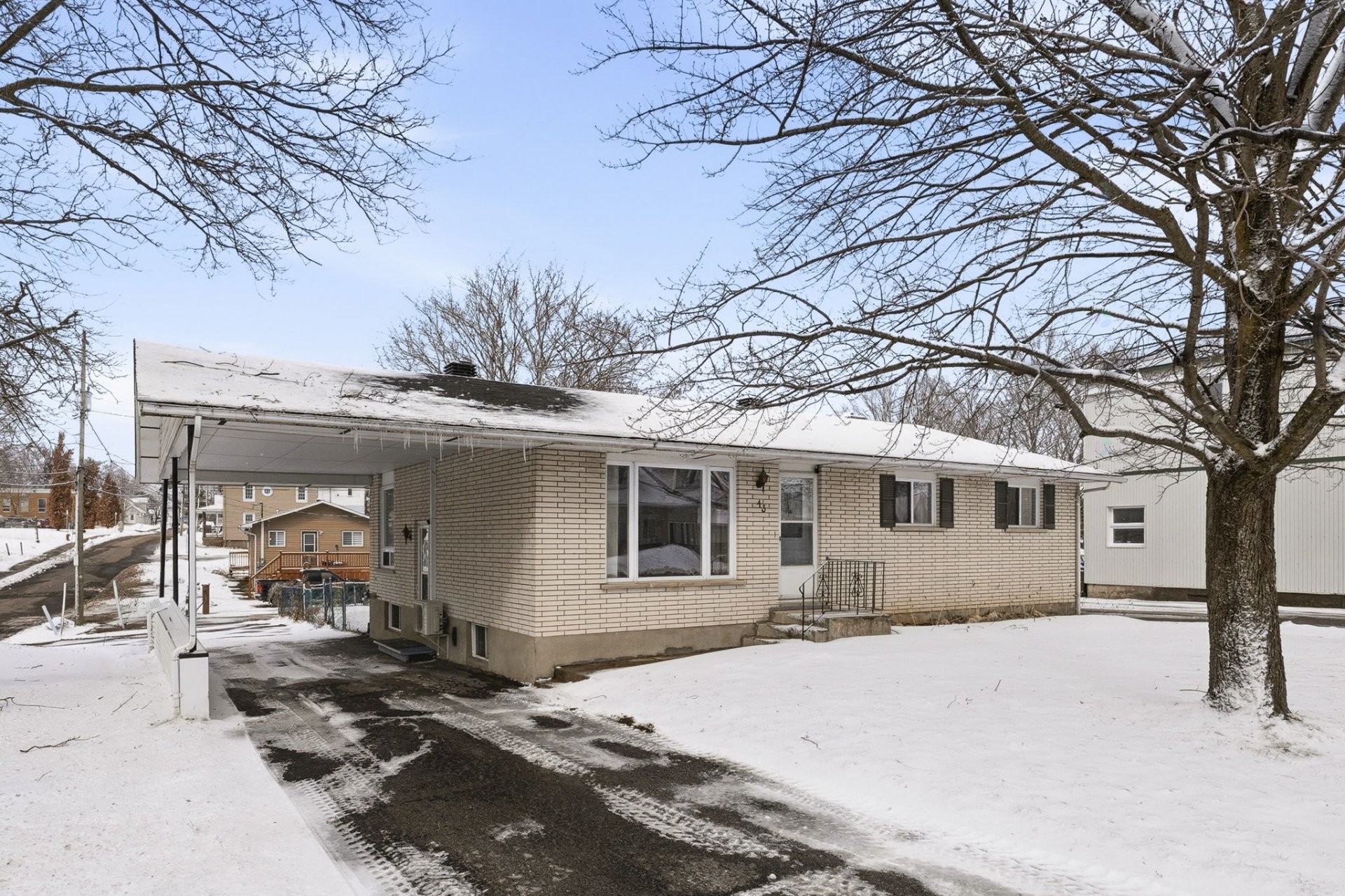 









43


Ch. de Montréal E.

,
Gatineau (Masson-Angers),




QC
J8M1C3

