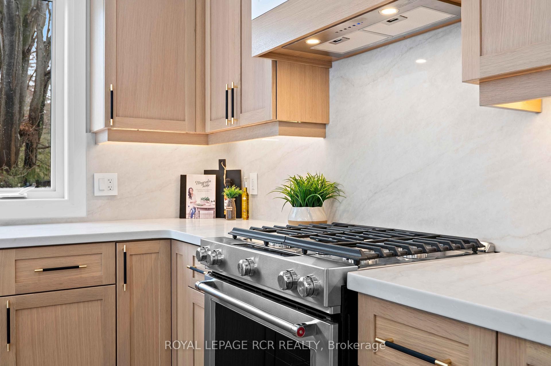 









7


Henry

Street,
Orangeville,




ON
L9W 1R6

