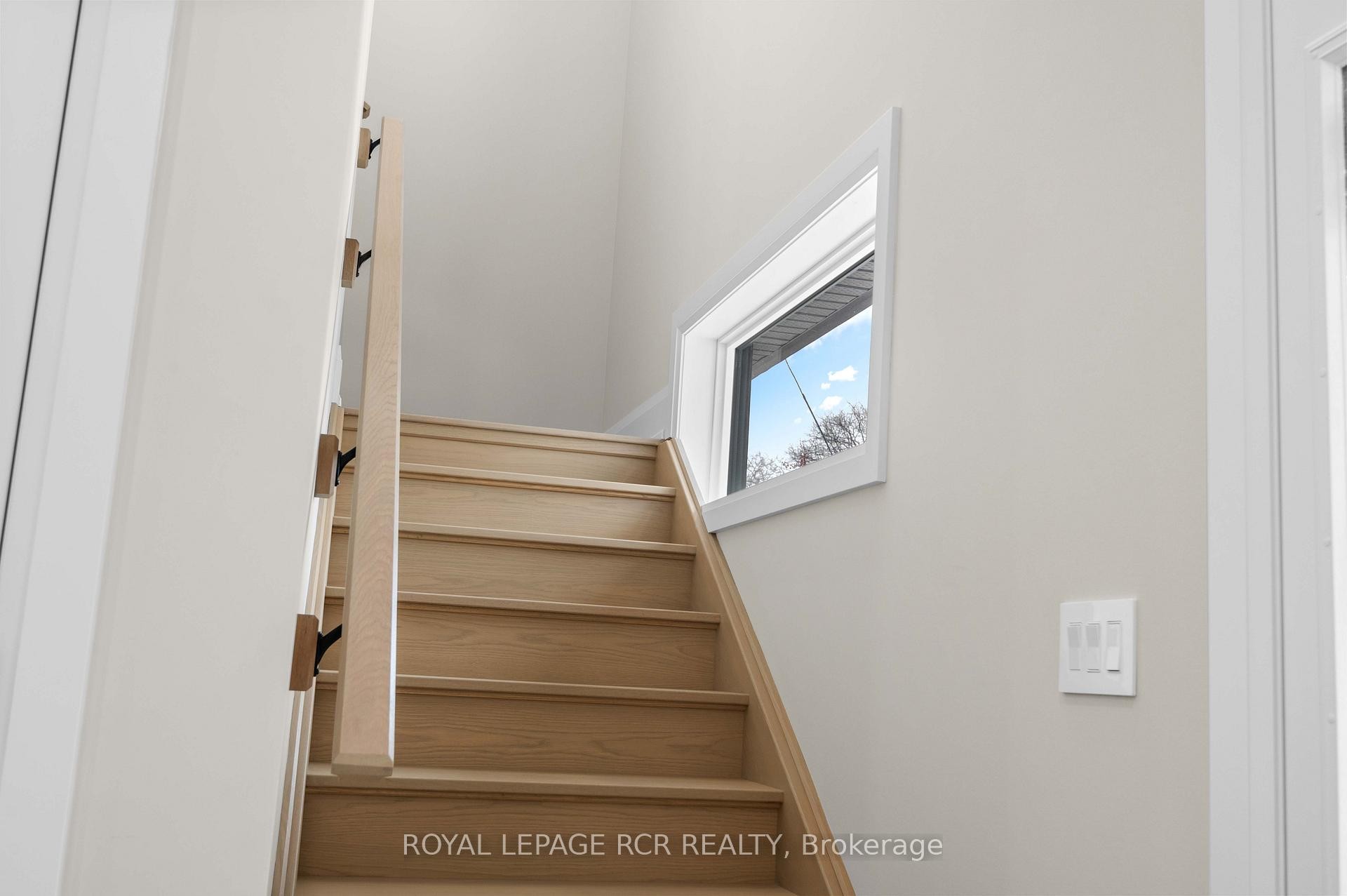 









7


Henry

Street,
Orangeville,




ON
L9W 1R6

