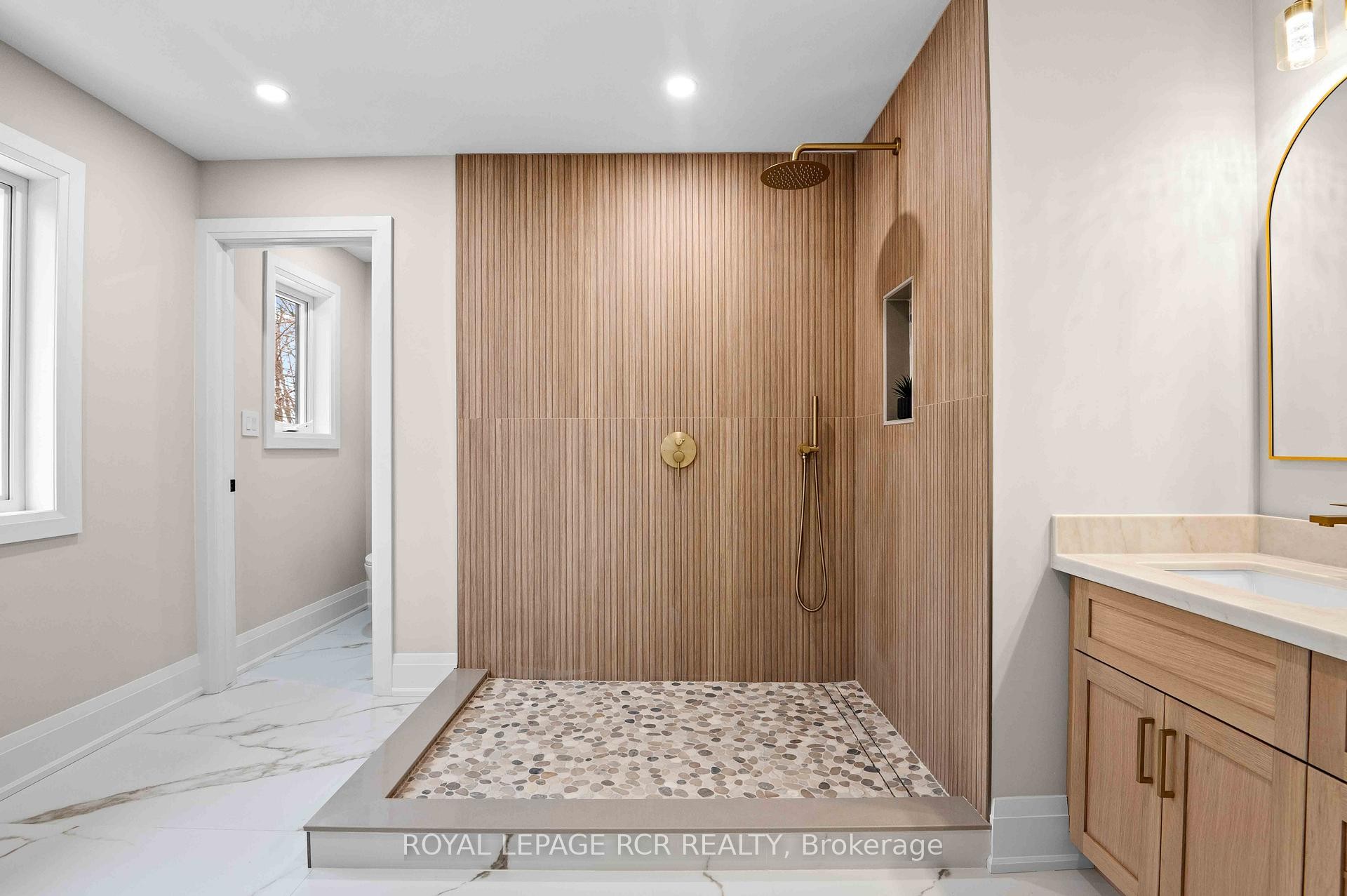 









7


Henry

Street,
Orangeville,




ON
L9W 1R6

