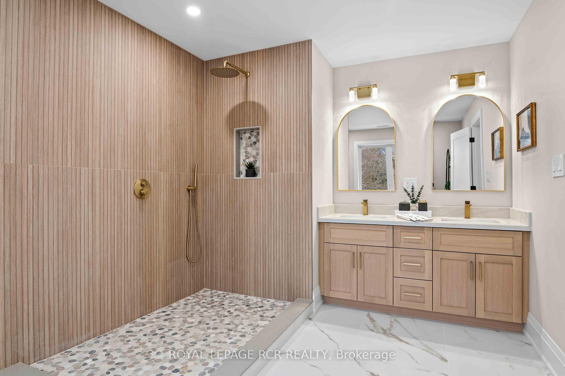 









7


Henry

Street,
Orangeville,




ON
L9W 1R6

