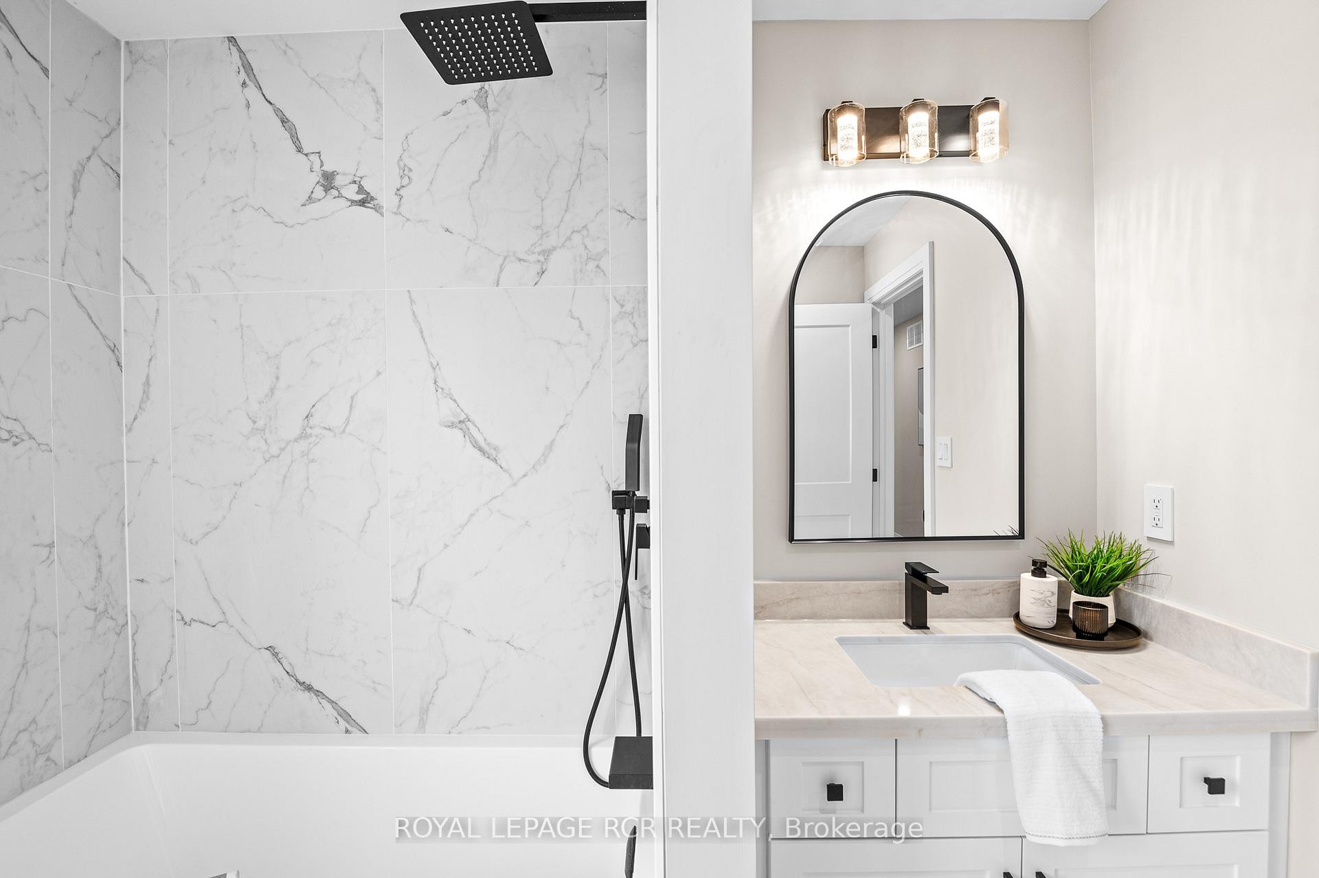 









7


Henry

Street,
Orangeville,




ON
L9W 1R6

