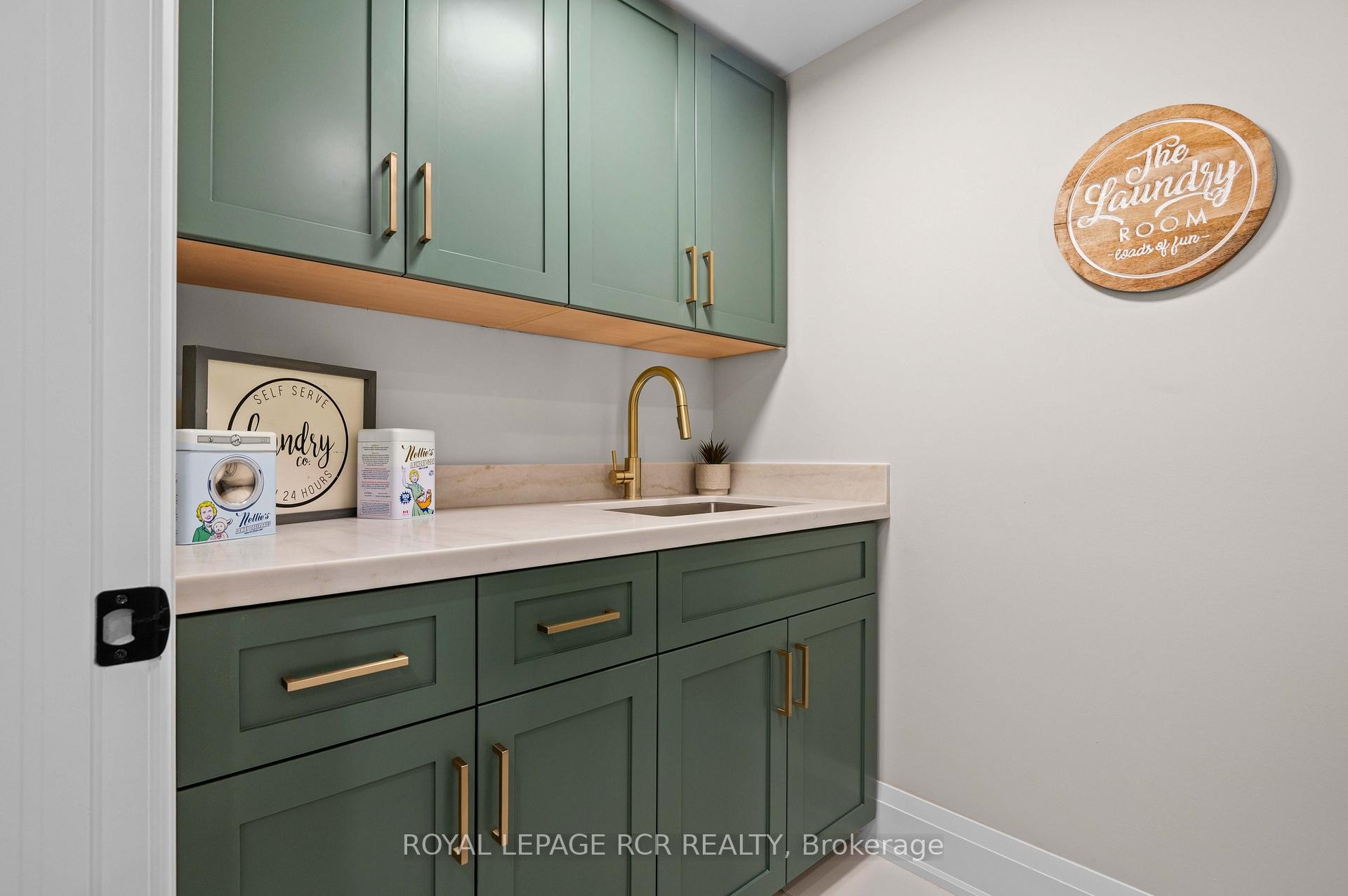 









7


Henry

Street,
Orangeville,




ON
L9W 1R6

