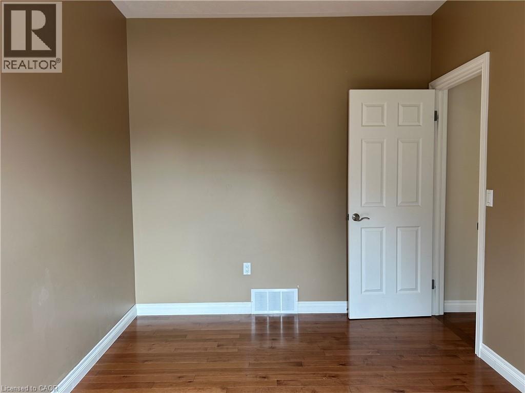 












27 WERRET Avenue

,
Simcoe,




Ontario
N3Y5N5

