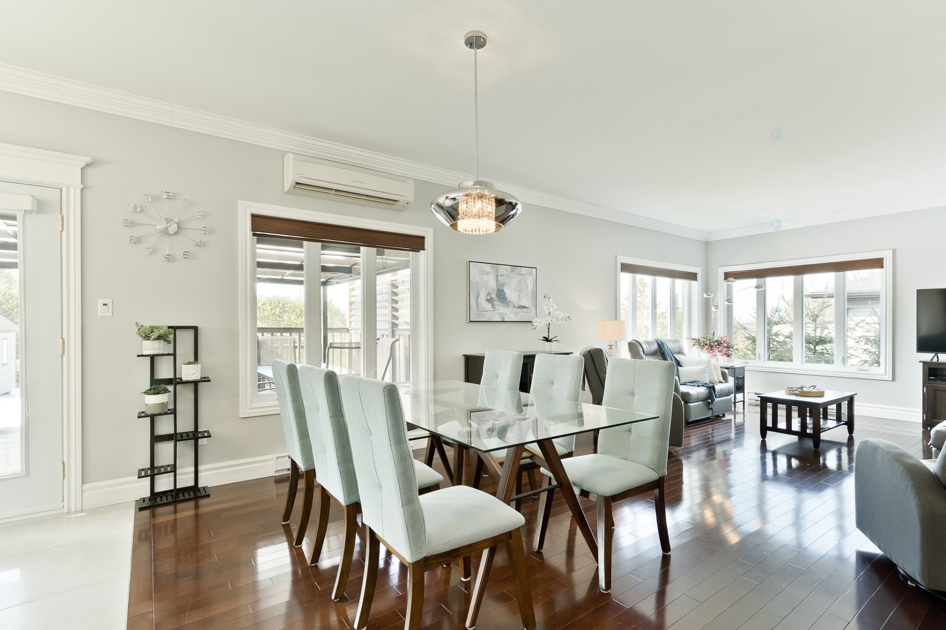 









111


17e Avenue

,
Magog,




QC
J1X3V9

