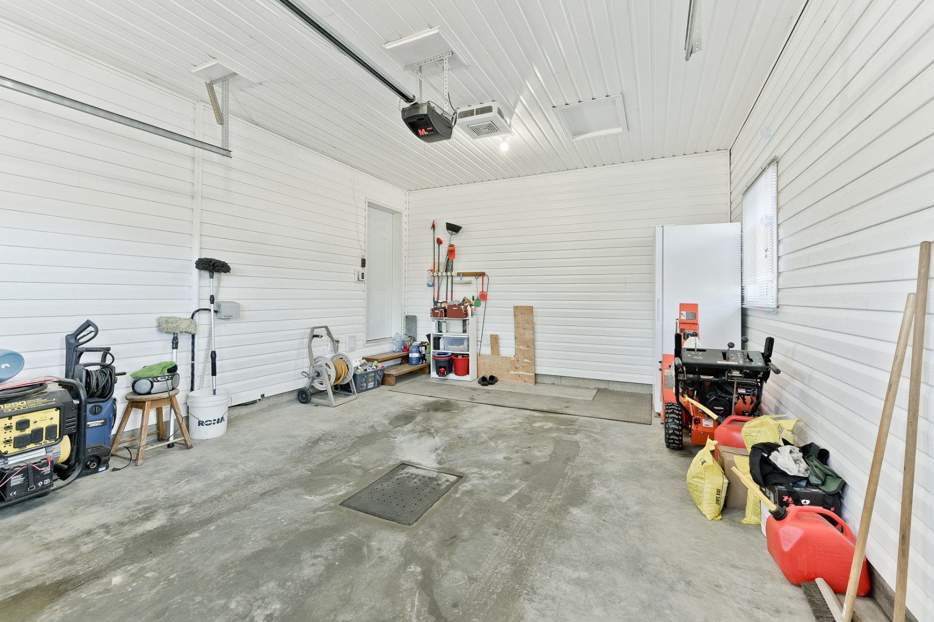 









111


17e Avenue

,
Magog,




QC
J1X3V9


