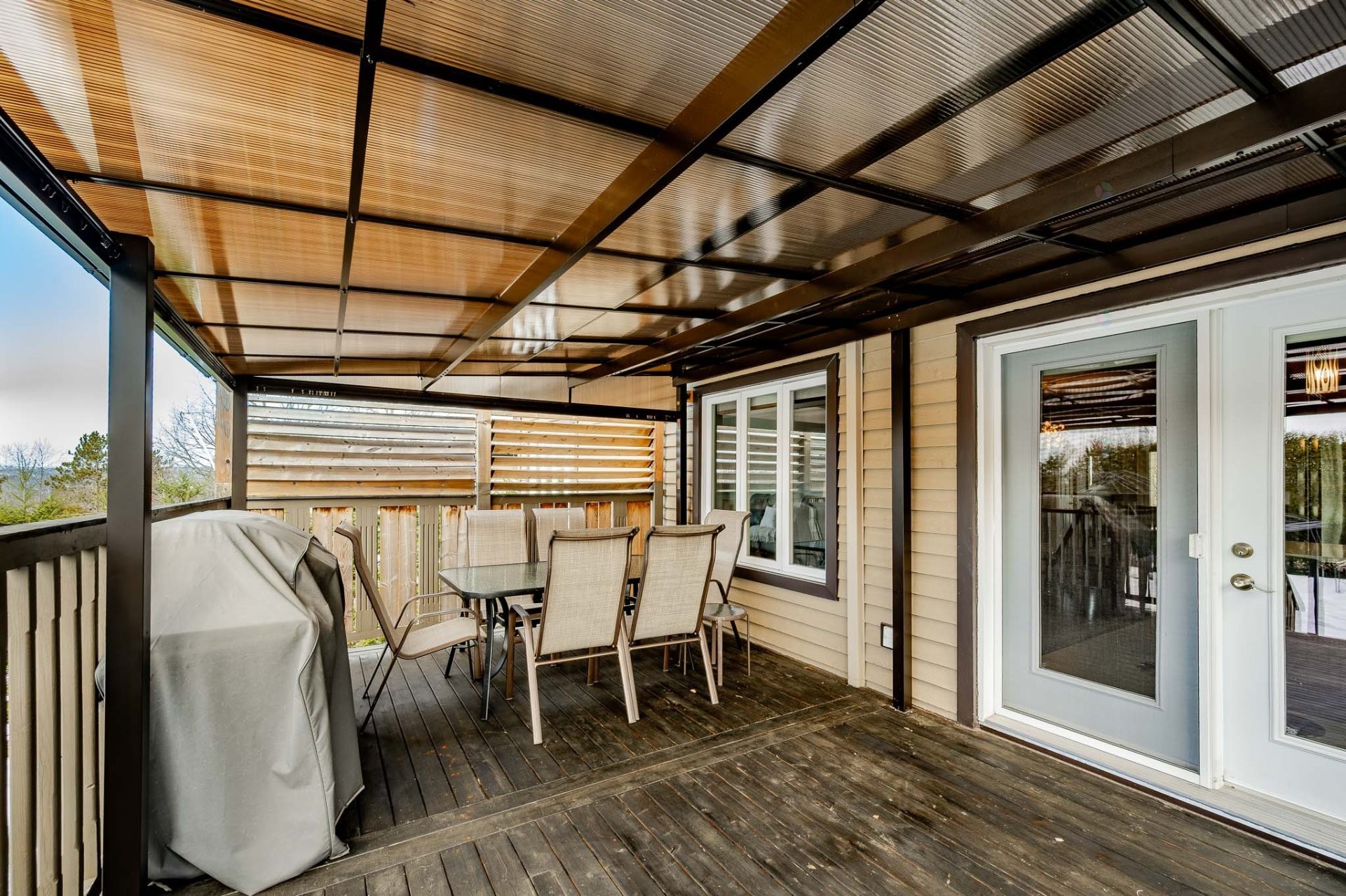 









111


17e Avenue

,
Magog,




QC
J1X3V9

