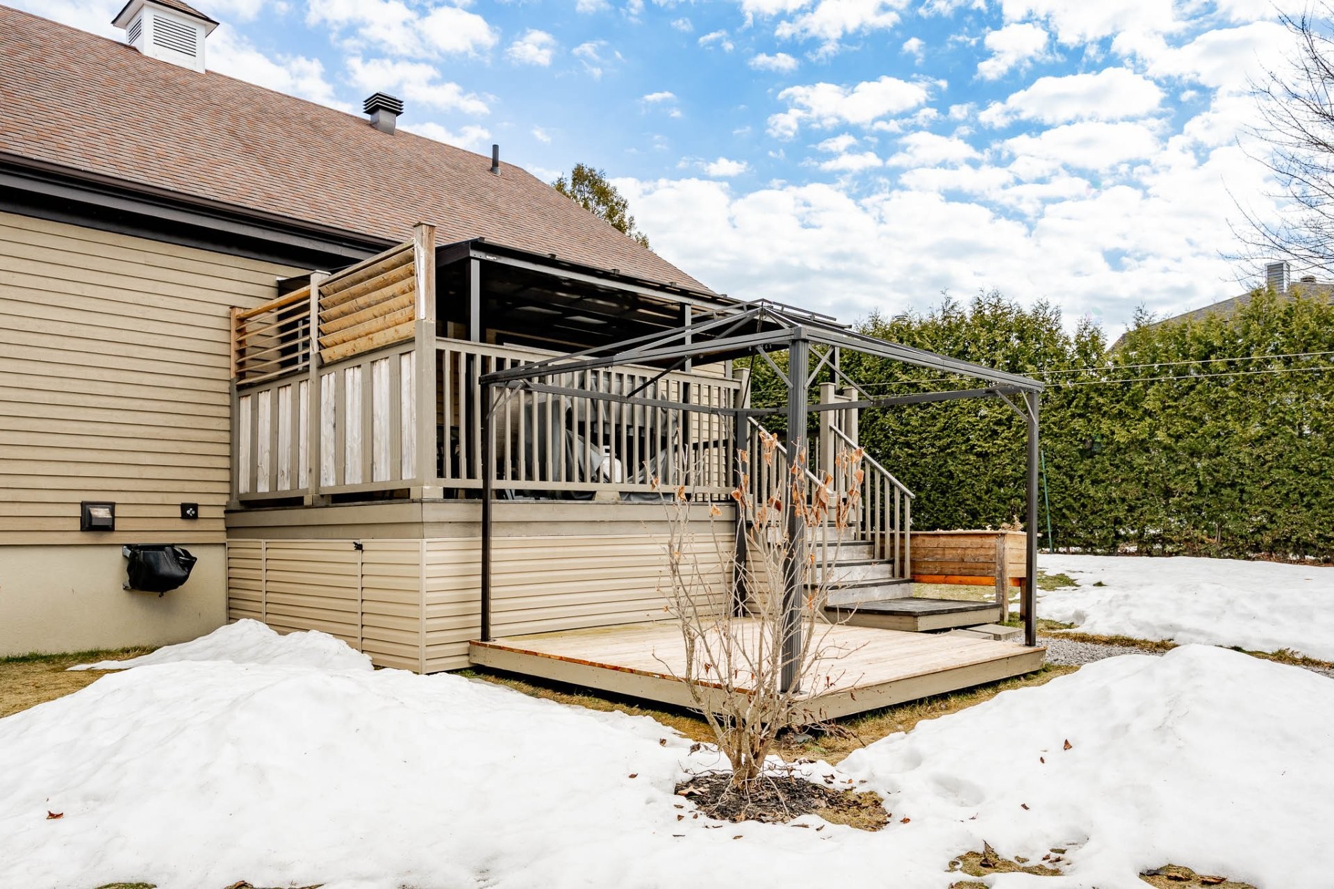 









111


17e Avenue

,
Magog,




QC
J1X3V9

