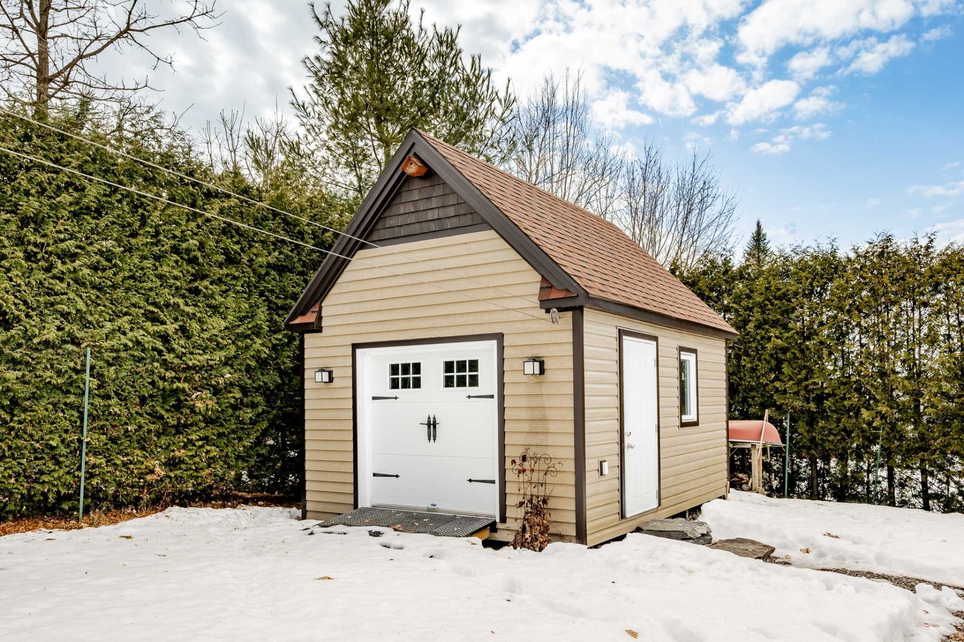 









111


17e Avenue

,
Magog,




QC
J1X3V9

