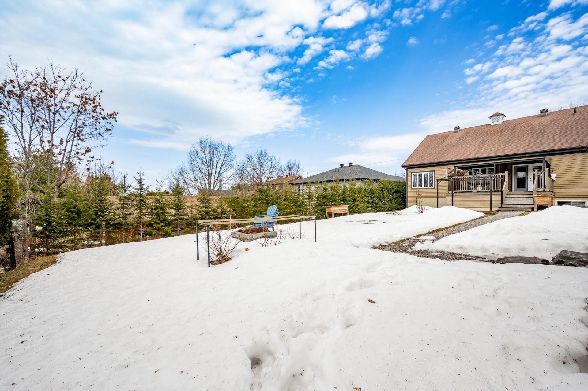 









111


17e Avenue

,
Magog,




QC
J1X3V9

