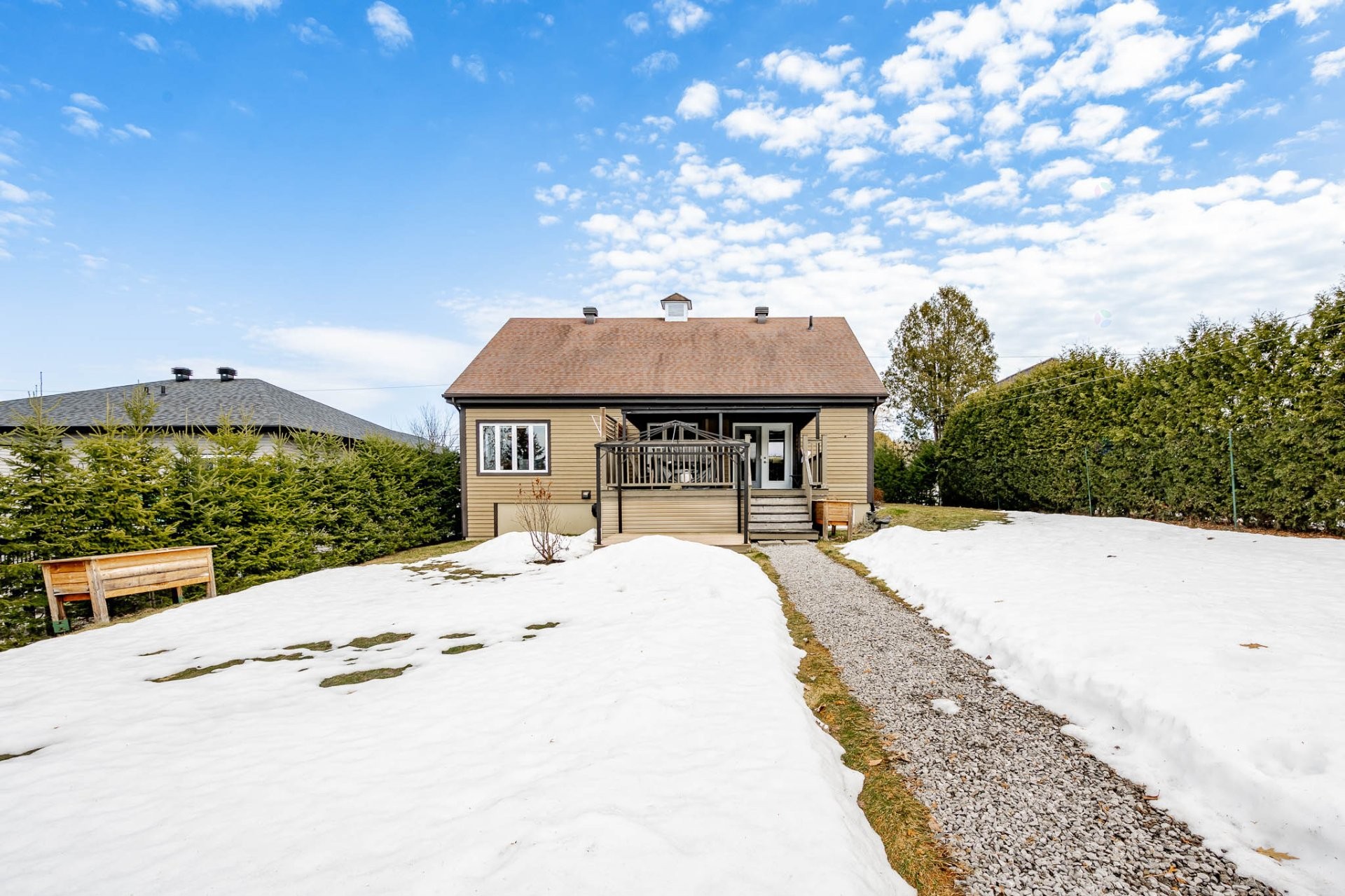 









111


17e Avenue

,
Magog,




QC
J1X3V9

