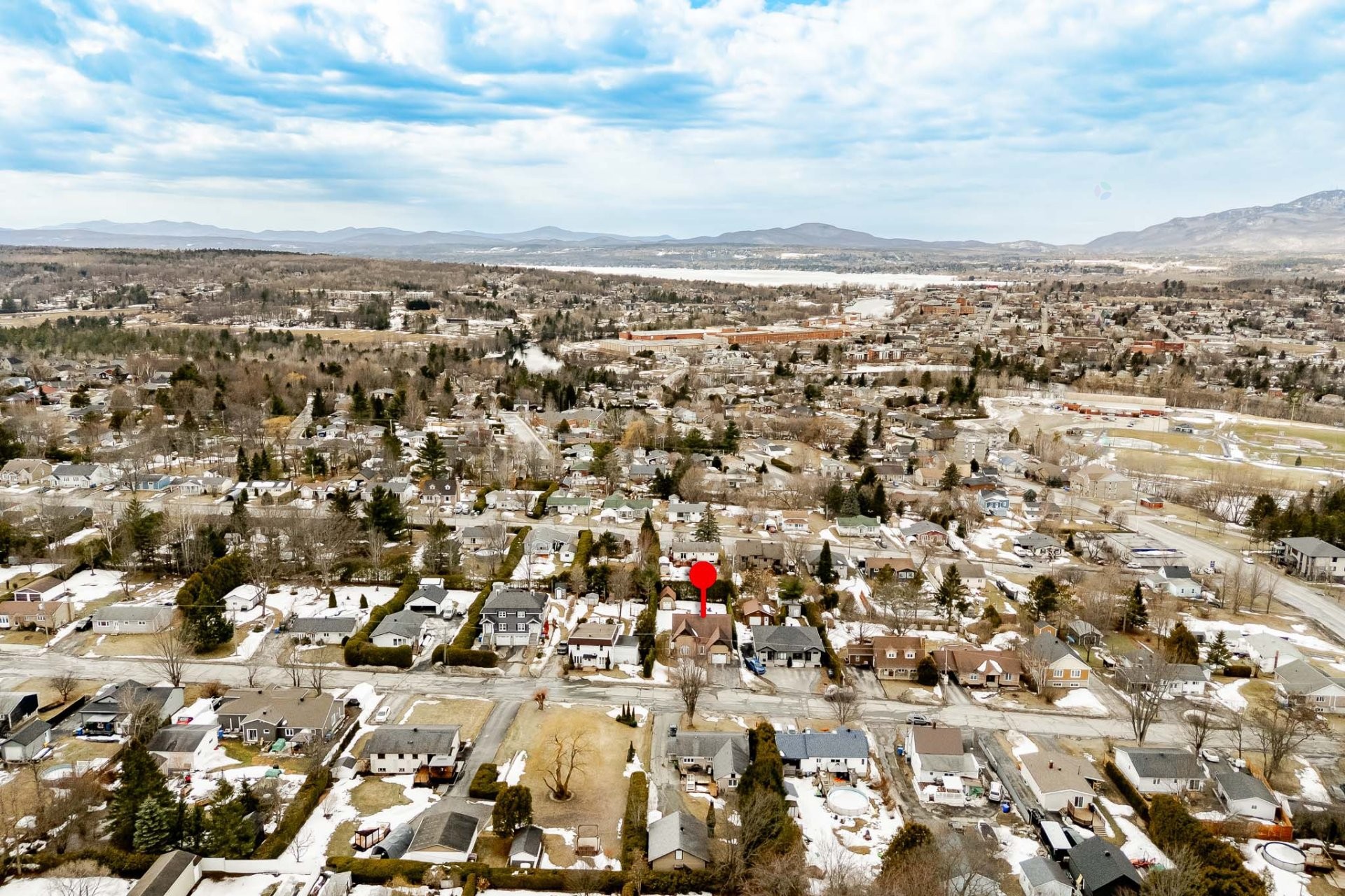 









111


17e Avenue

,
Magog,




QC
J1X3V9

