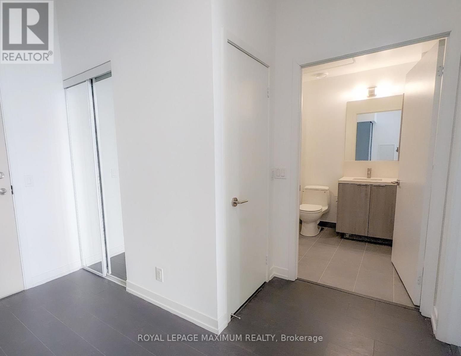 












201 - 2020 BATHURST STREET

,
Toronto,




Ontario
M5P0A6

