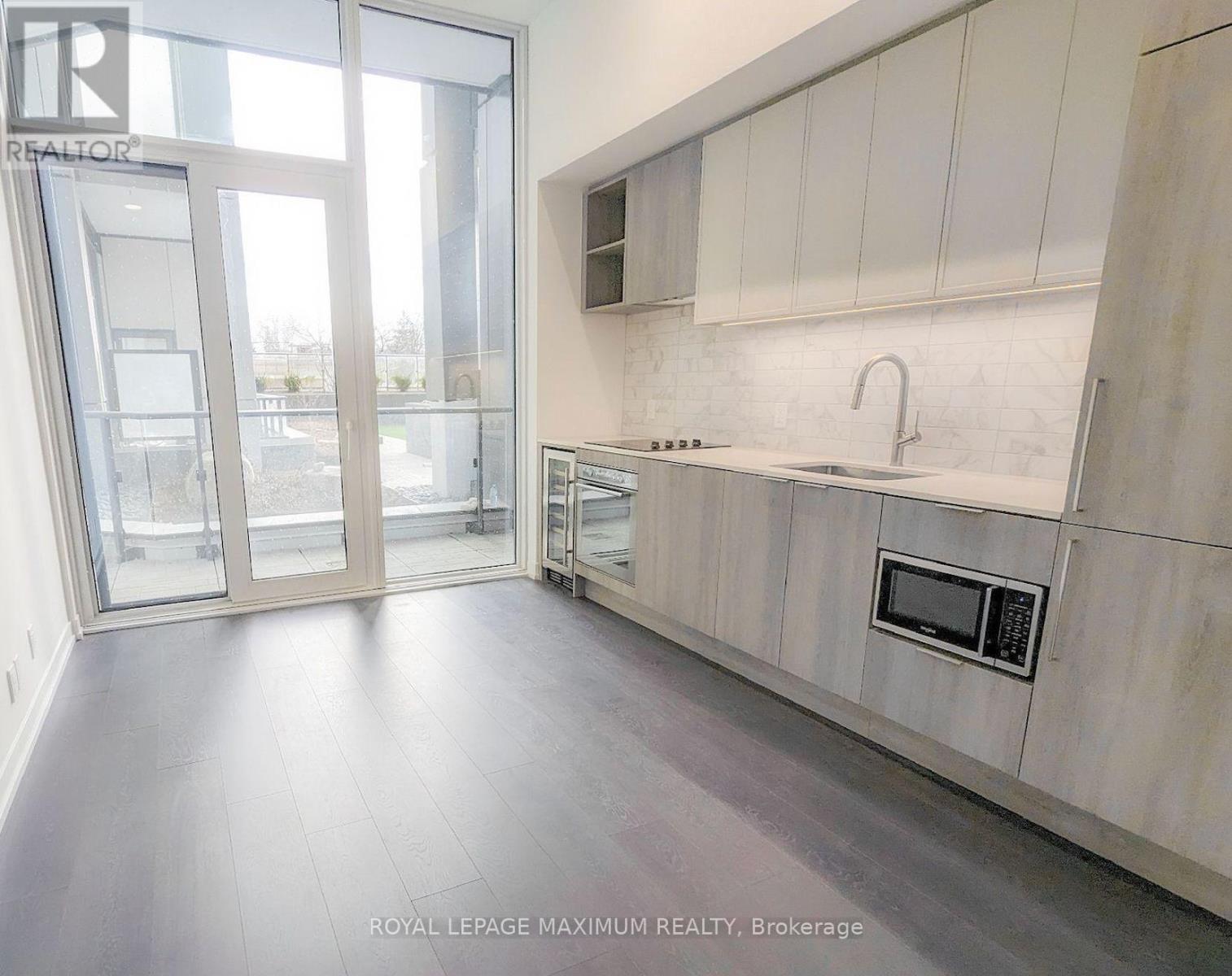 












201 - 2020 BATHURST STREET

,
Toronto,




Ontario
M5P0A6

