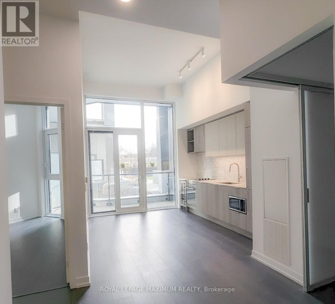 












201 - 2020 BATHURST STREET

,
Toronto,




Ontario
M5P0A6

