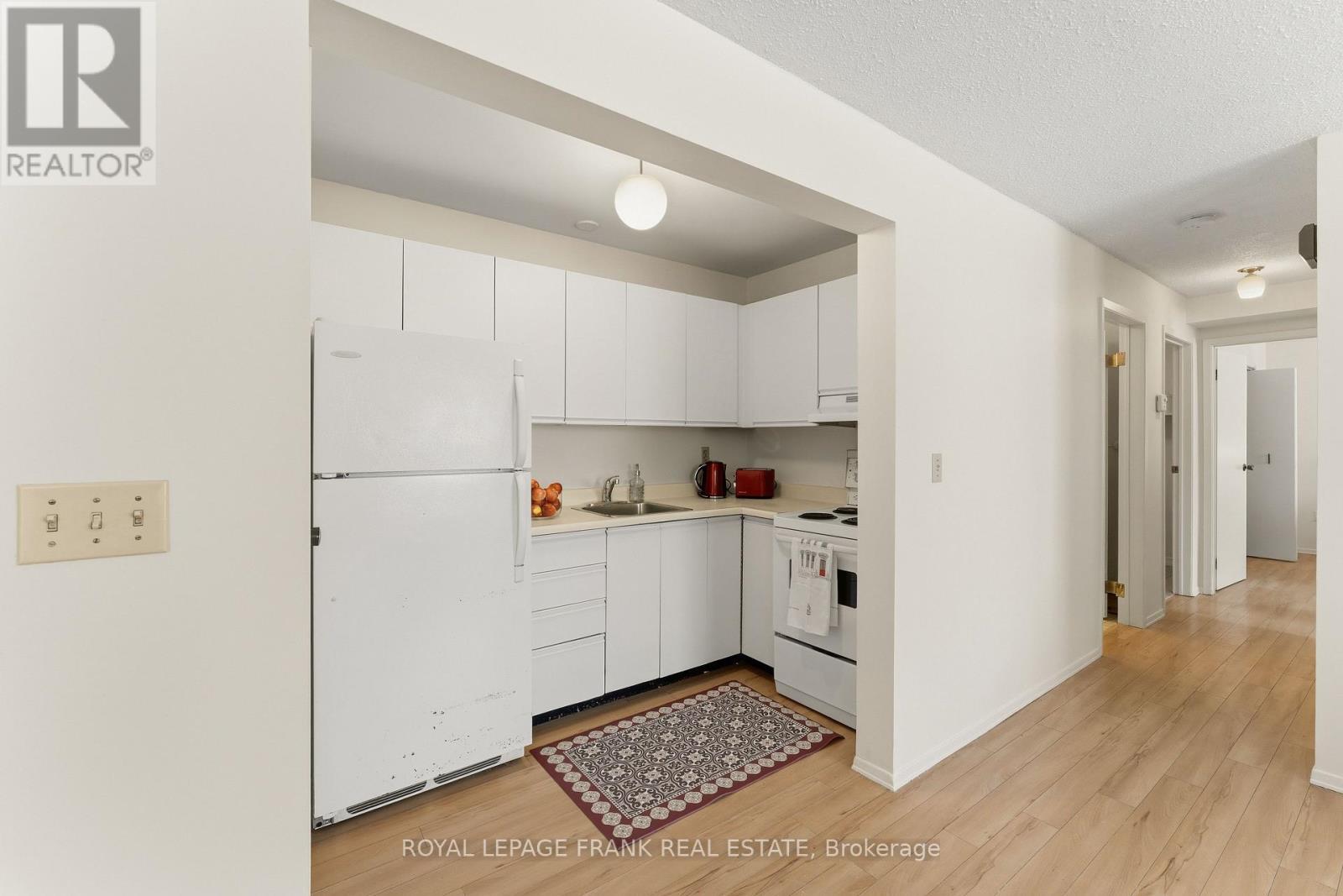 












102 - 15 CLIFTON STREET

,
Kawartha Lakes (Fenelon Falls),




Ontario
K0M1N0

