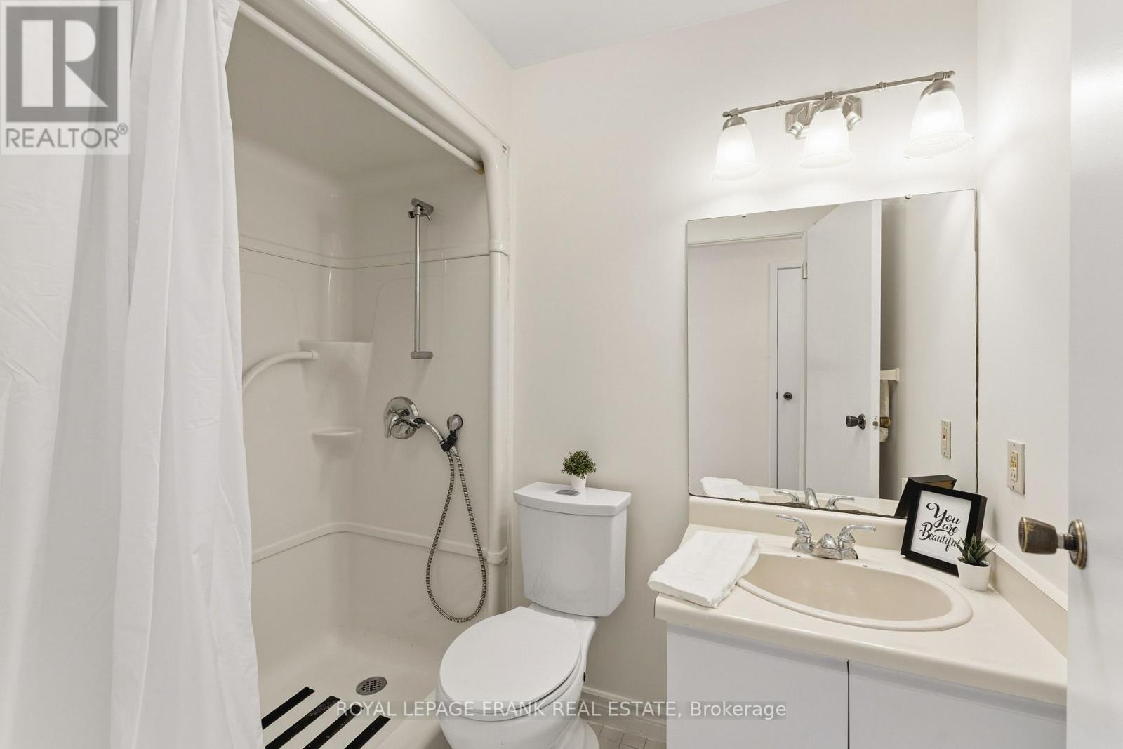 












102 - 15 CLIFTON STREET

,
Kawartha Lakes (Fenelon Falls),




Ontario
K0M1N0

