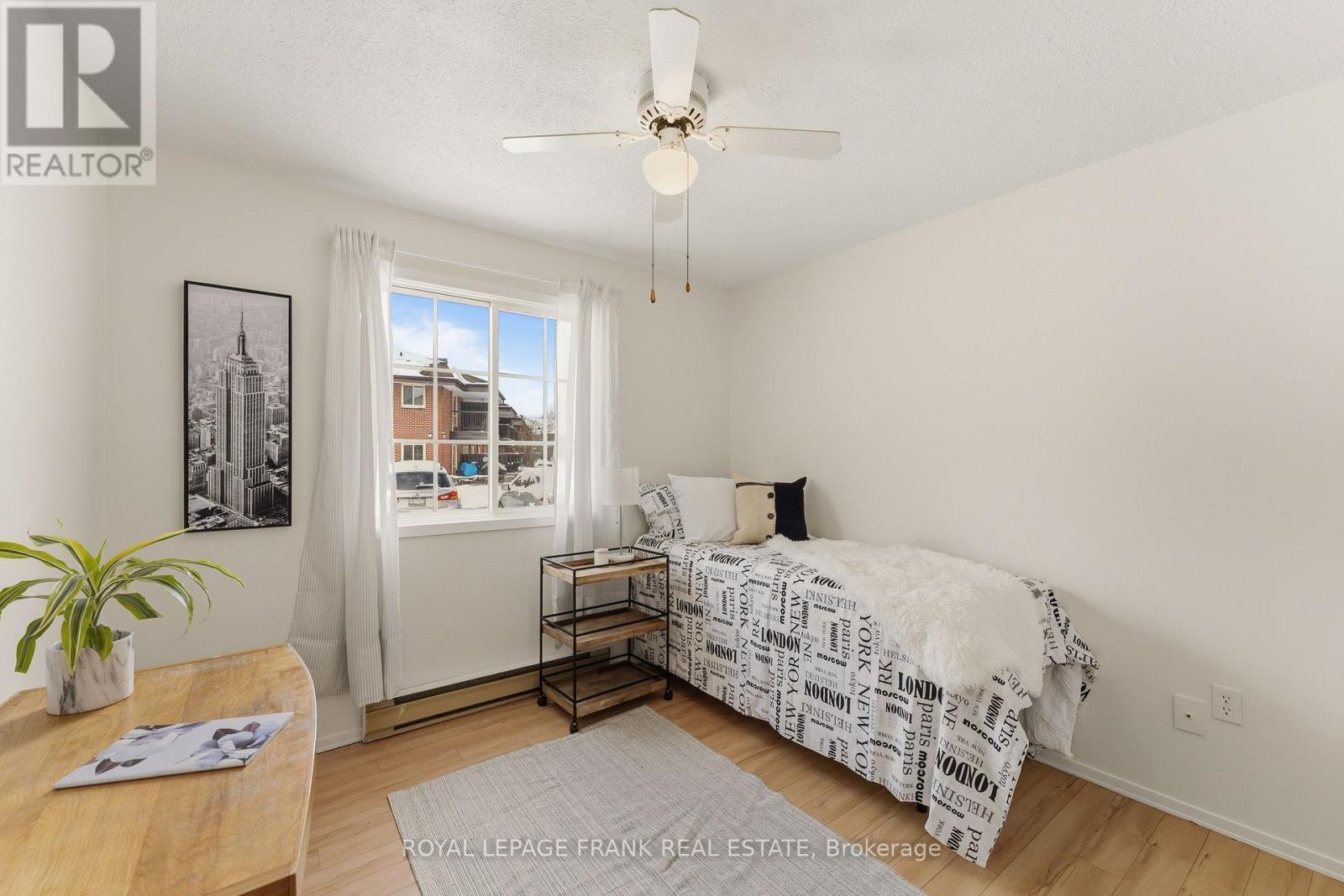 












102 - 15 CLIFTON STREET

,
Kawartha Lakes (Fenelon Falls),




Ontario
K0M1N0

