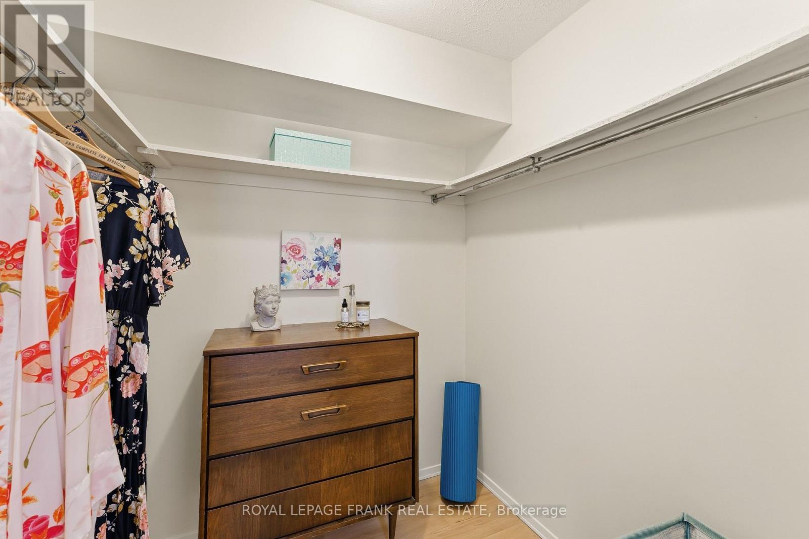 












102 - 15 CLIFTON STREET

,
Kawartha Lakes (Fenelon Falls),




Ontario
K0M1N0

