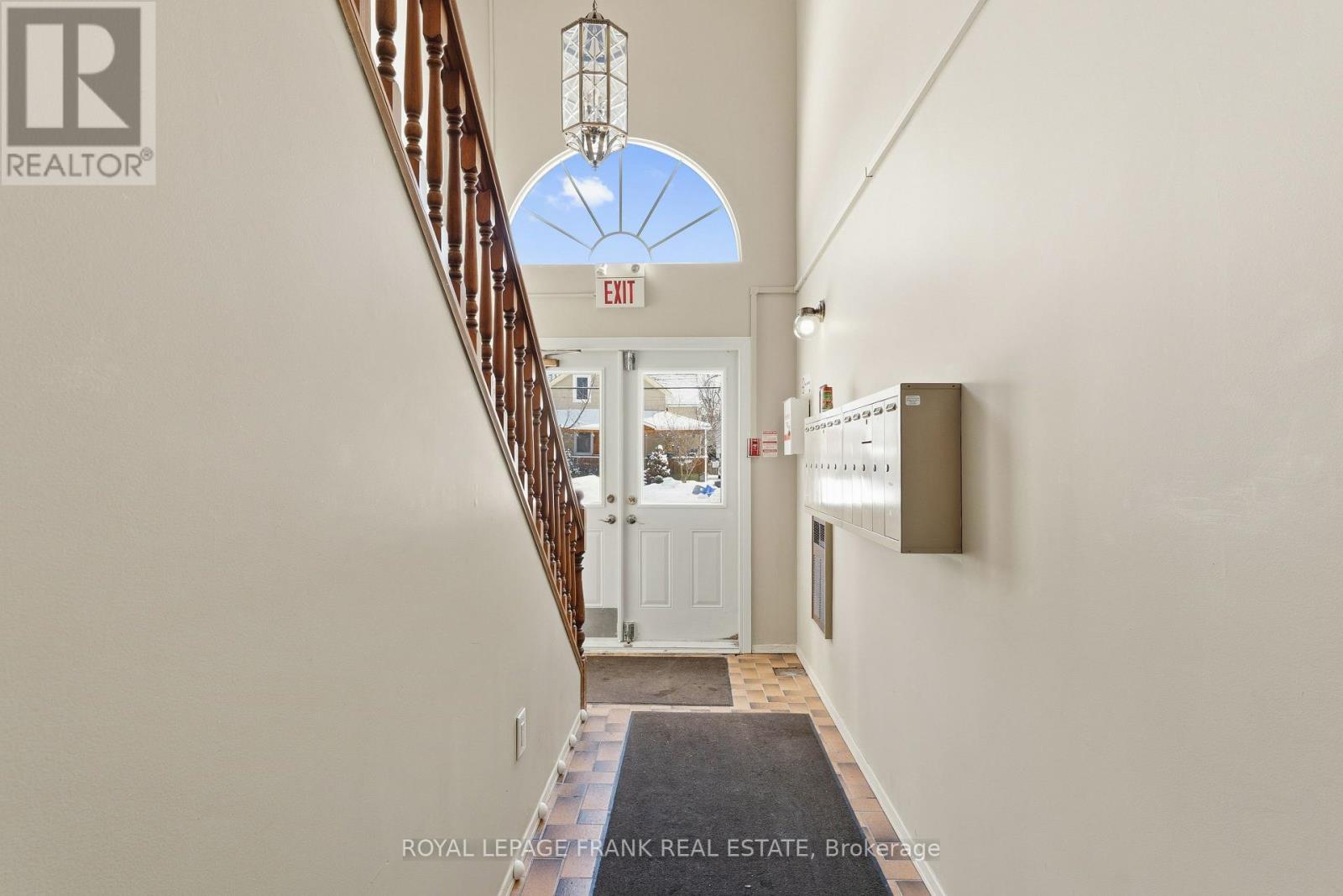 












102 - 15 CLIFTON STREET

,
Kawartha Lakes (Fenelon Falls),




Ontario
K0M1N0

