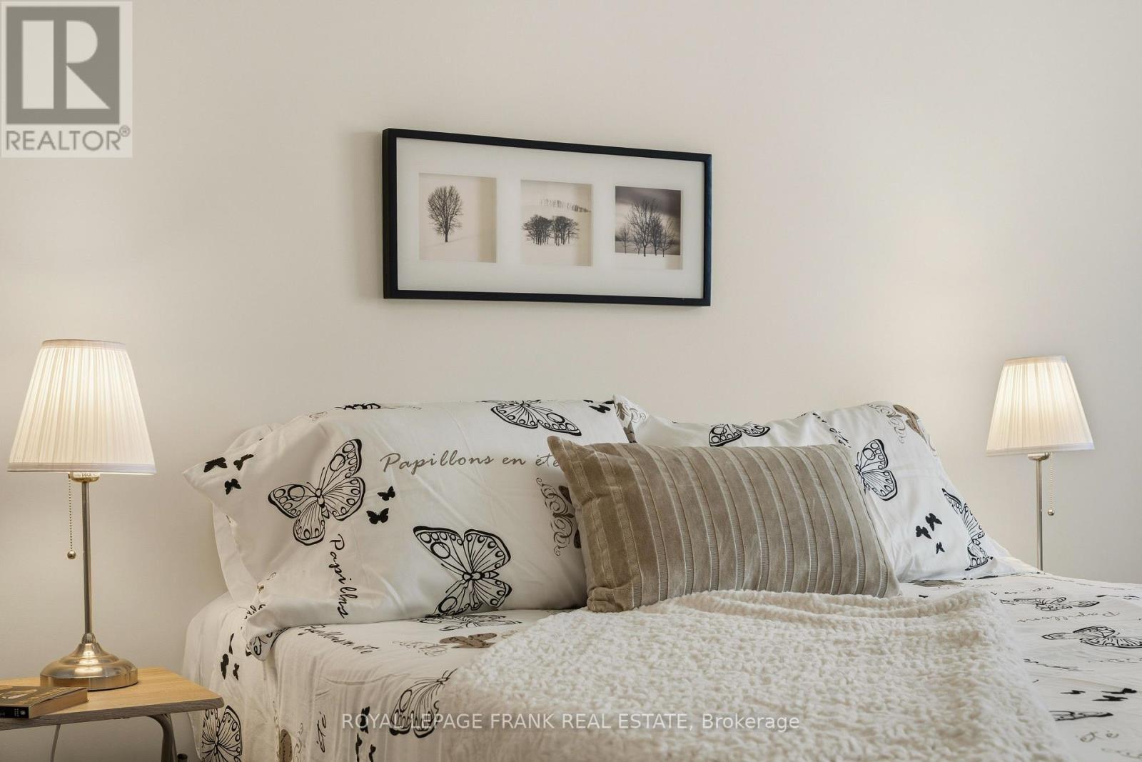 












102 - 15 CLIFTON STREET

,
Kawartha Lakes (Fenelon Falls),




Ontario
K0M1N0

