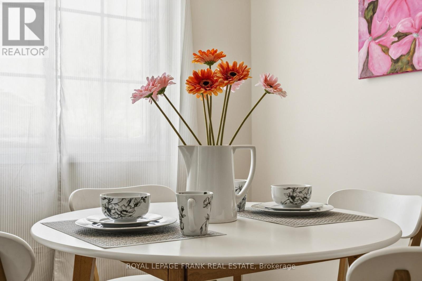 












102 - 15 CLIFTON STREET

,
Kawartha Lakes (Fenelon Falls),




Ontario
K0M1N0

