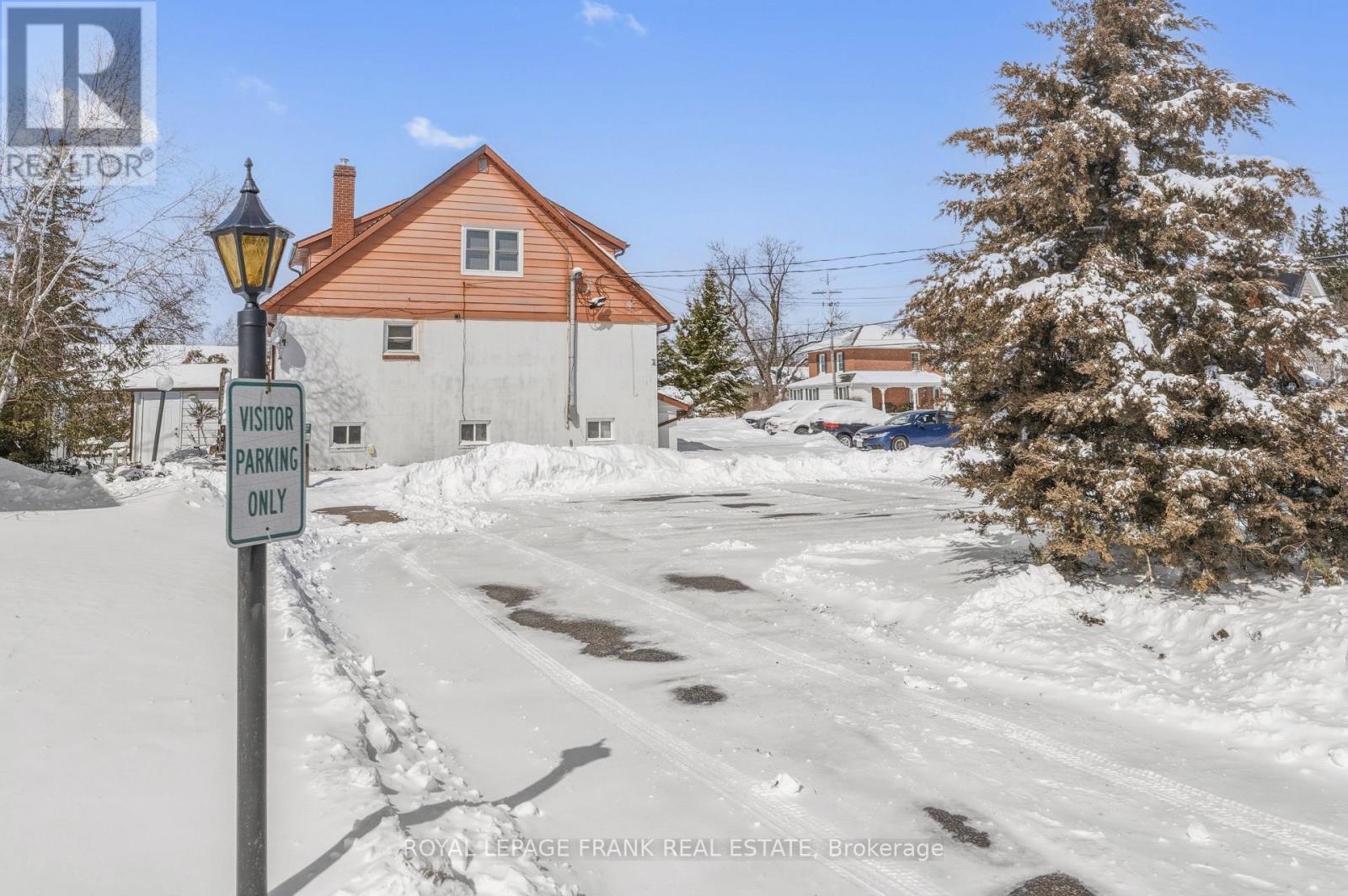 












102 - 15 CLIFTON STREET

,
Kawartha Lakes (Fenelon Falls),




Ontario
K0M1N0

