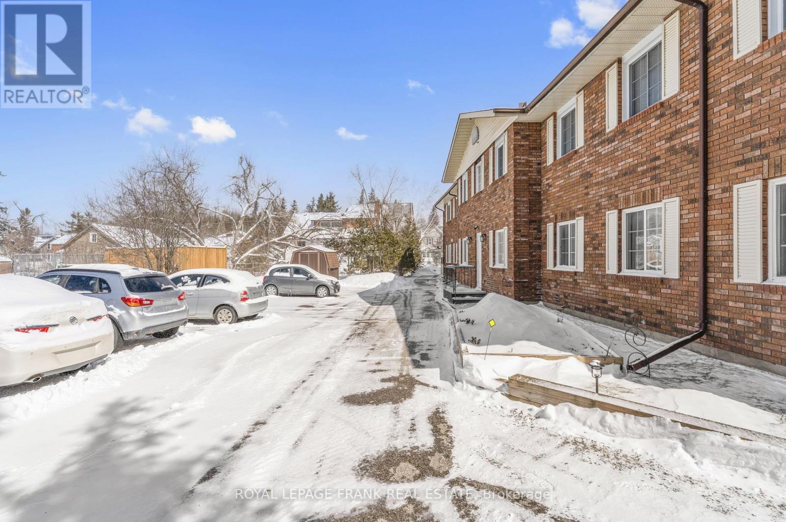 












102 - 15 CLIFTON STREET

,
Kawartha Lakes (Fenelon Falls),




Ontario
K0M1N0

