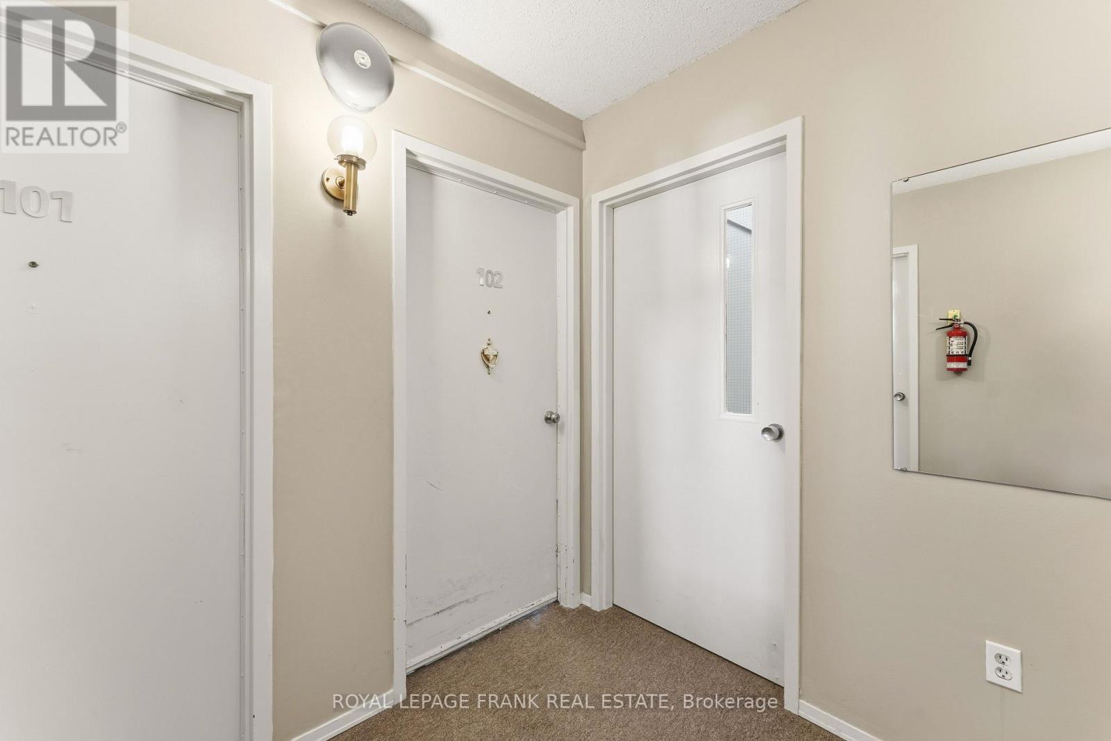 












102 - 15 CLIFTON STREET

,
Kawartha Lakes (Fenelon Falls),




Ontario
K0M1N0

