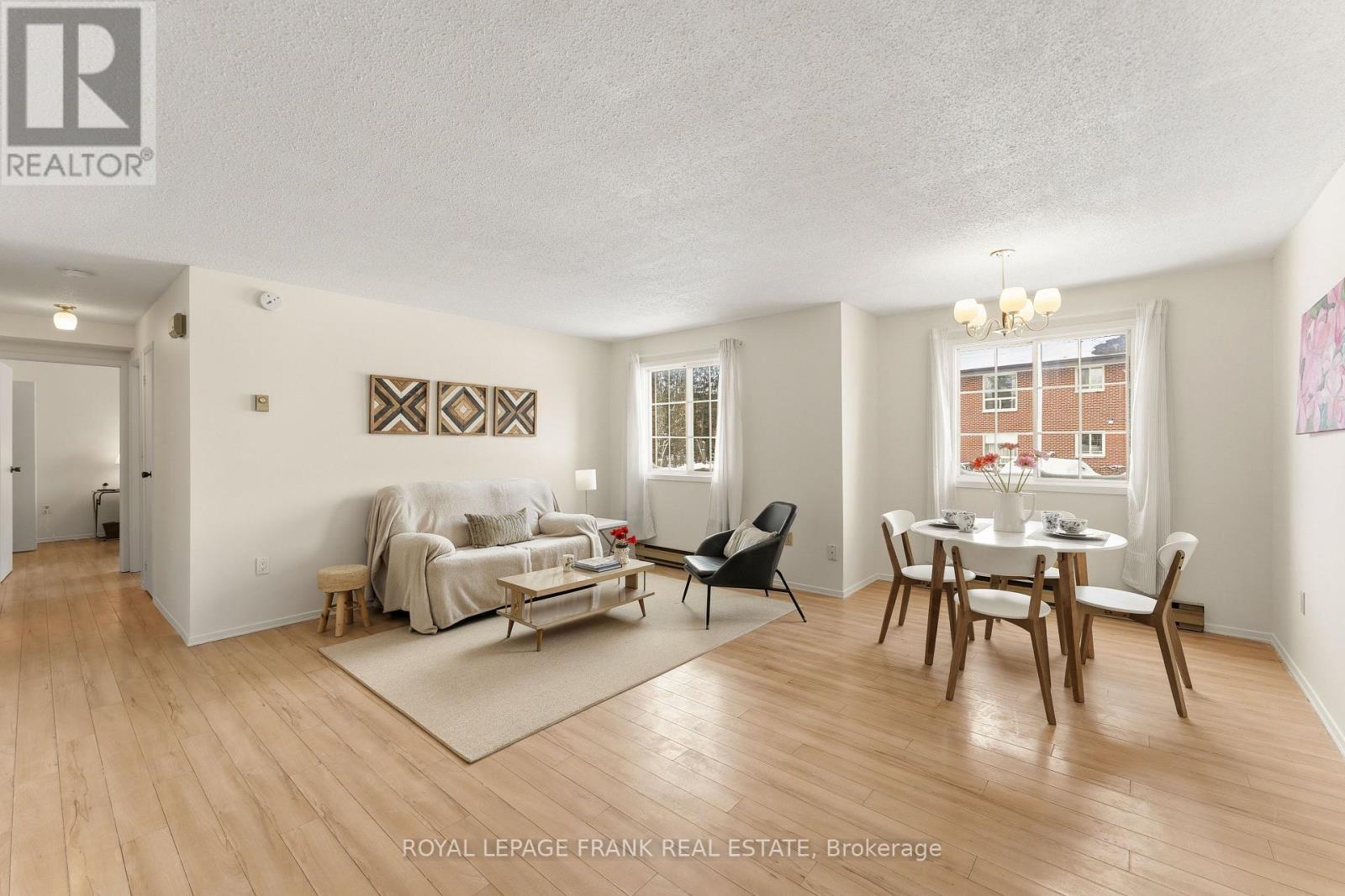 












102 - 15 CLIFTON STREET

,
Kawartha Lakes (Fenelon Falls),




Ontario
K0M1N0

