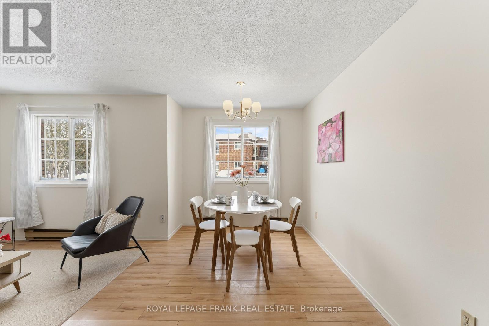 












102 - 15 CLIFTON STREET

,
Kawartha Lakes (Fenelon Falls),




Ontario
K0M1N0

