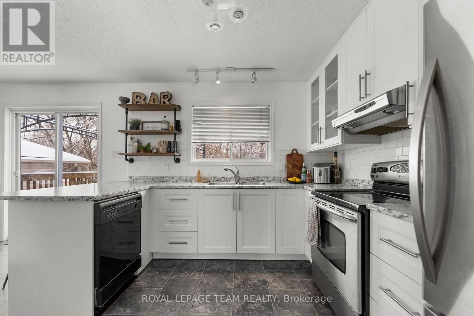












58 SEVENTH AVENUE

,
Arnprior,




Ontario
K7S3S2

