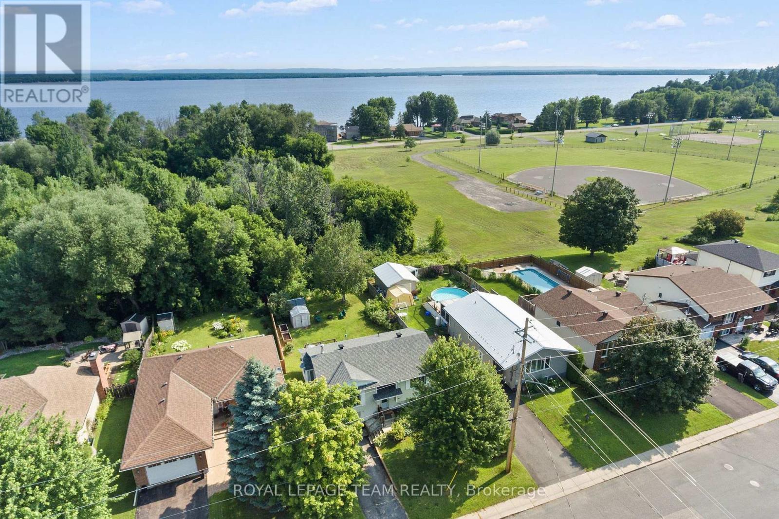 












58 SEVENTH AVENUE

,
Arnprior,




Ontario
K7S3S2

